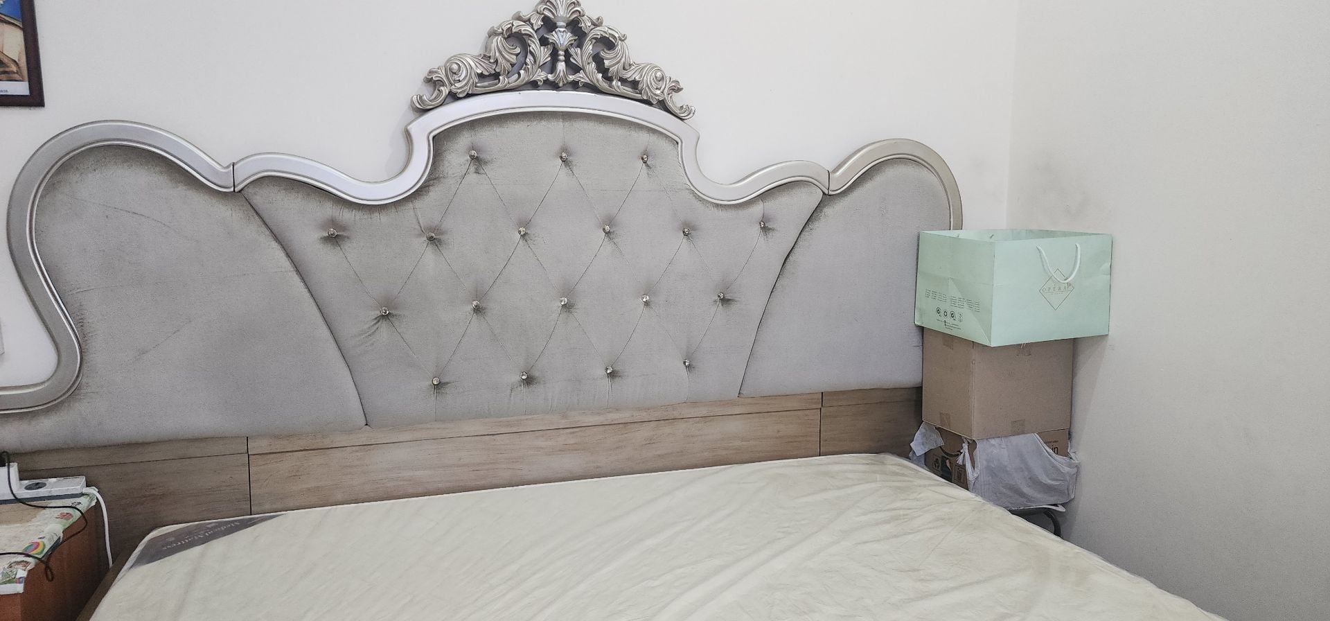 Big size wooden bed fram - Image 1
