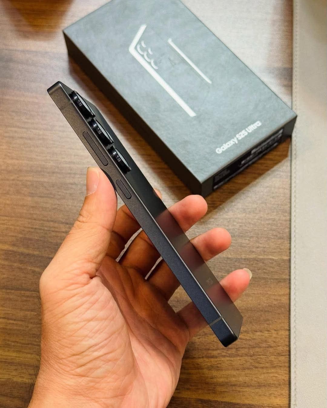 Samsung Galaxy S25 Ultra (5G) - Image 2