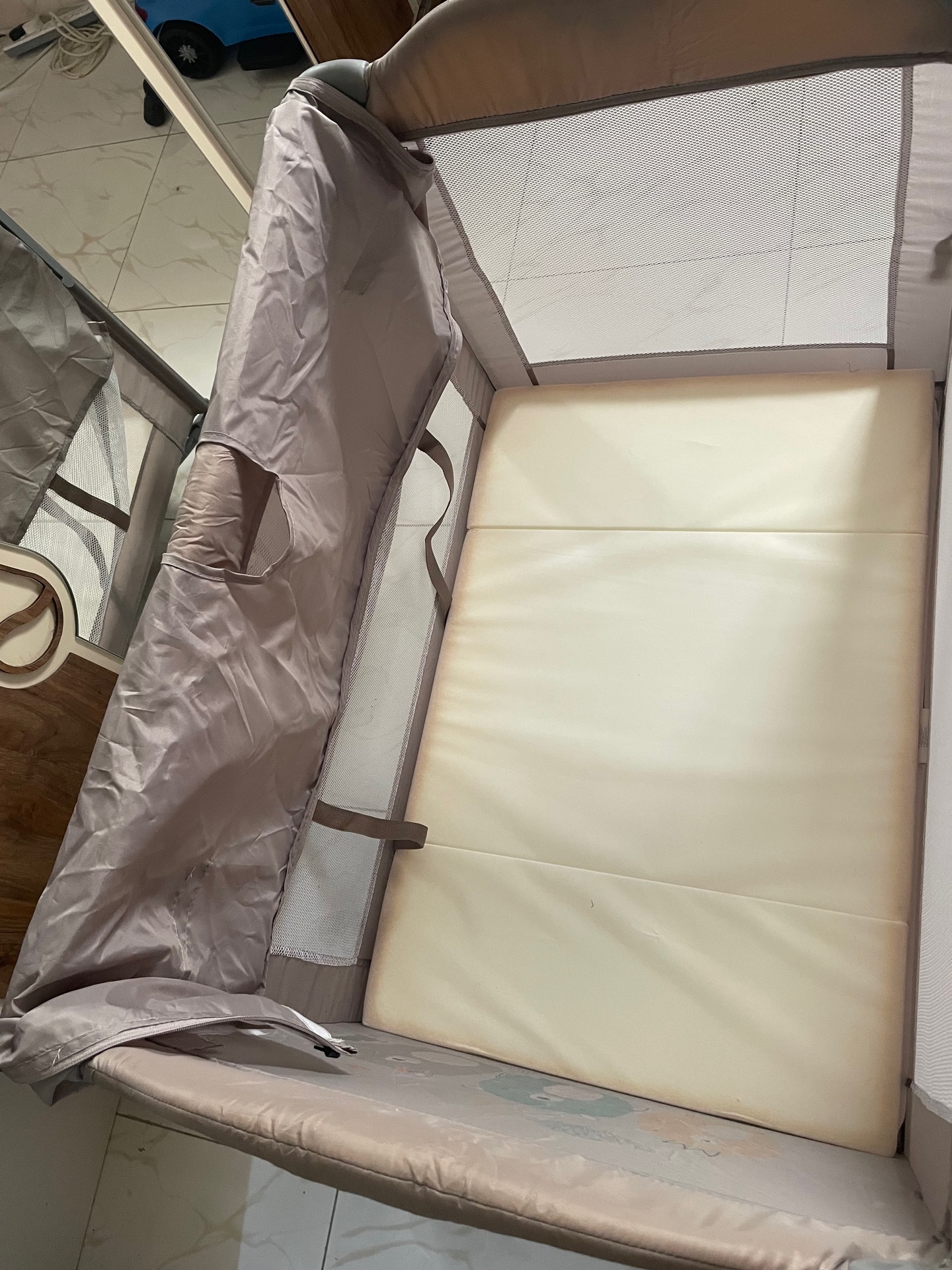 Portable Crib - Image 4