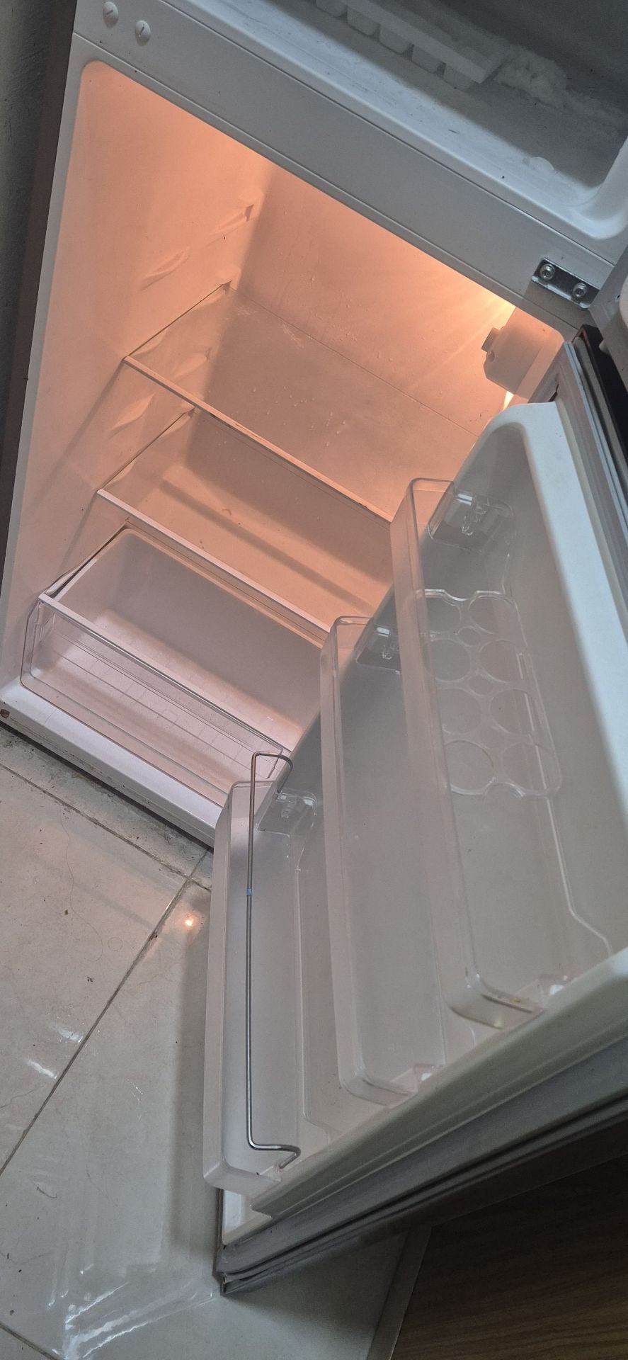 Elekta refrigerator for sale in good condition  - Image 3