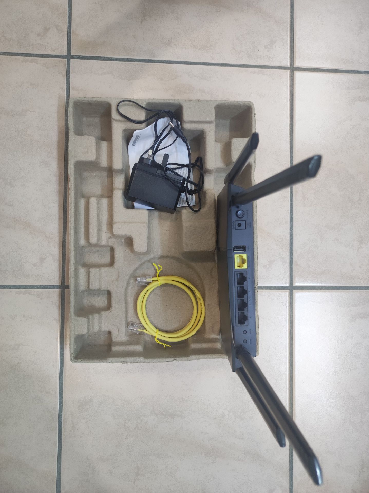D link WiFi router  - Image 2