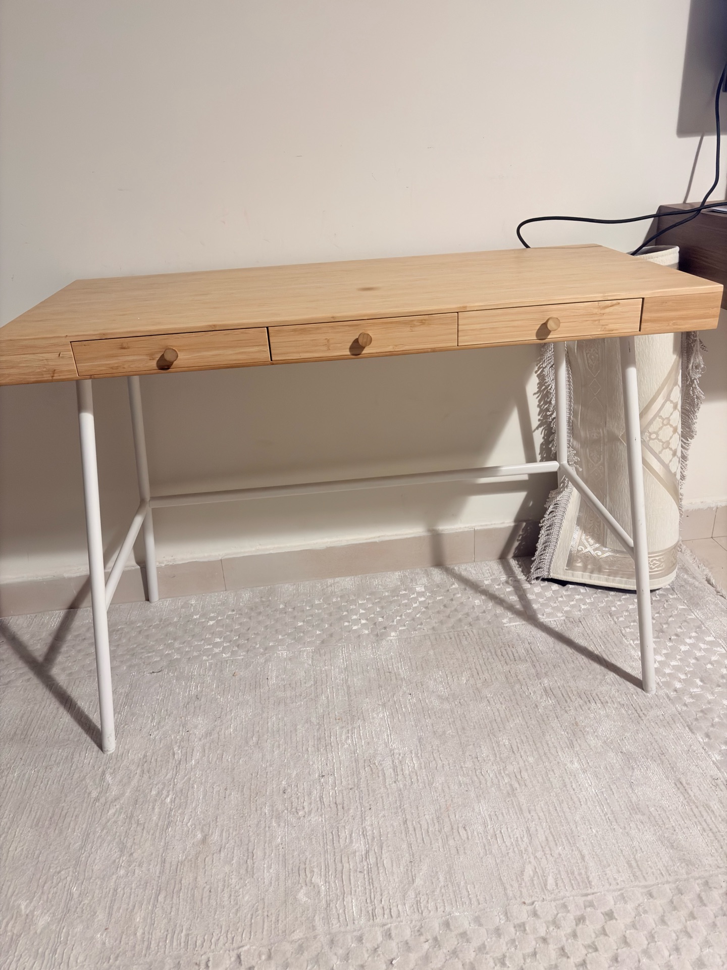 Office table  - Image 3