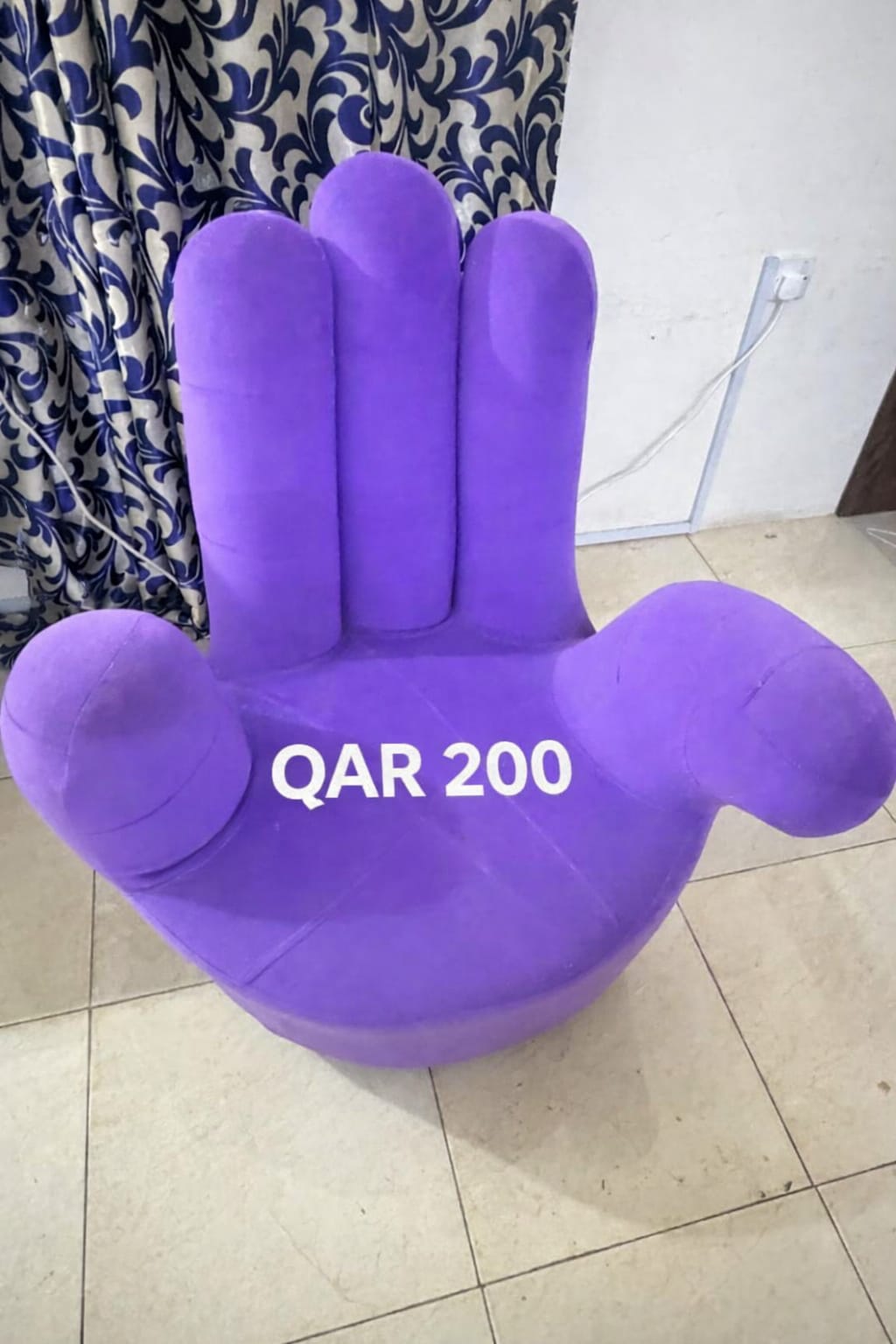 Hand  Shape Swivel sofa Chair - Image 3