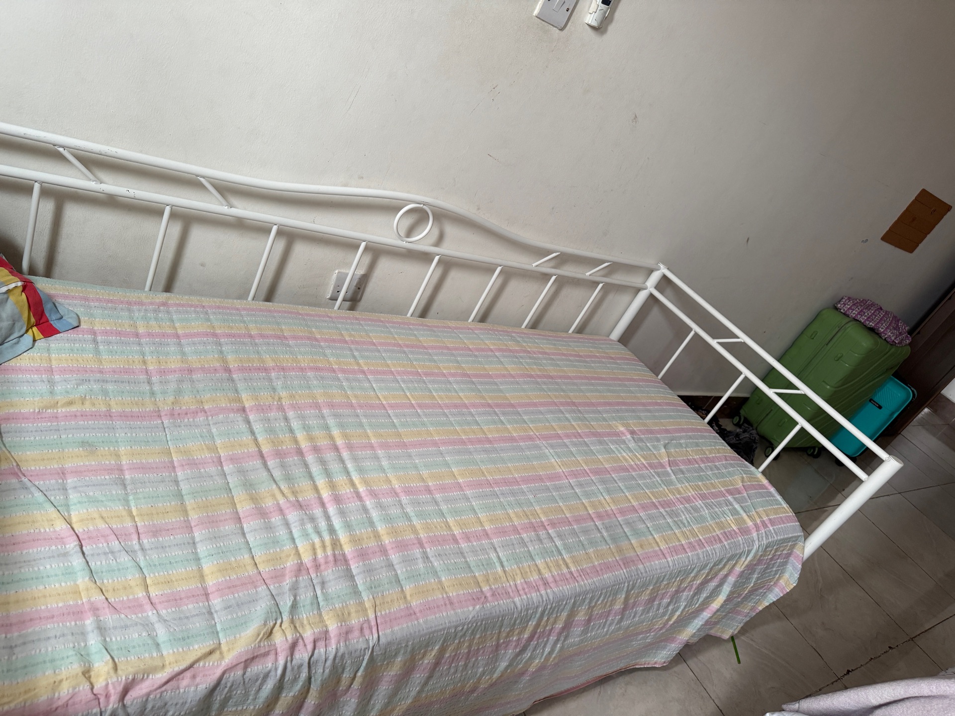 Bed with matress - Image 1