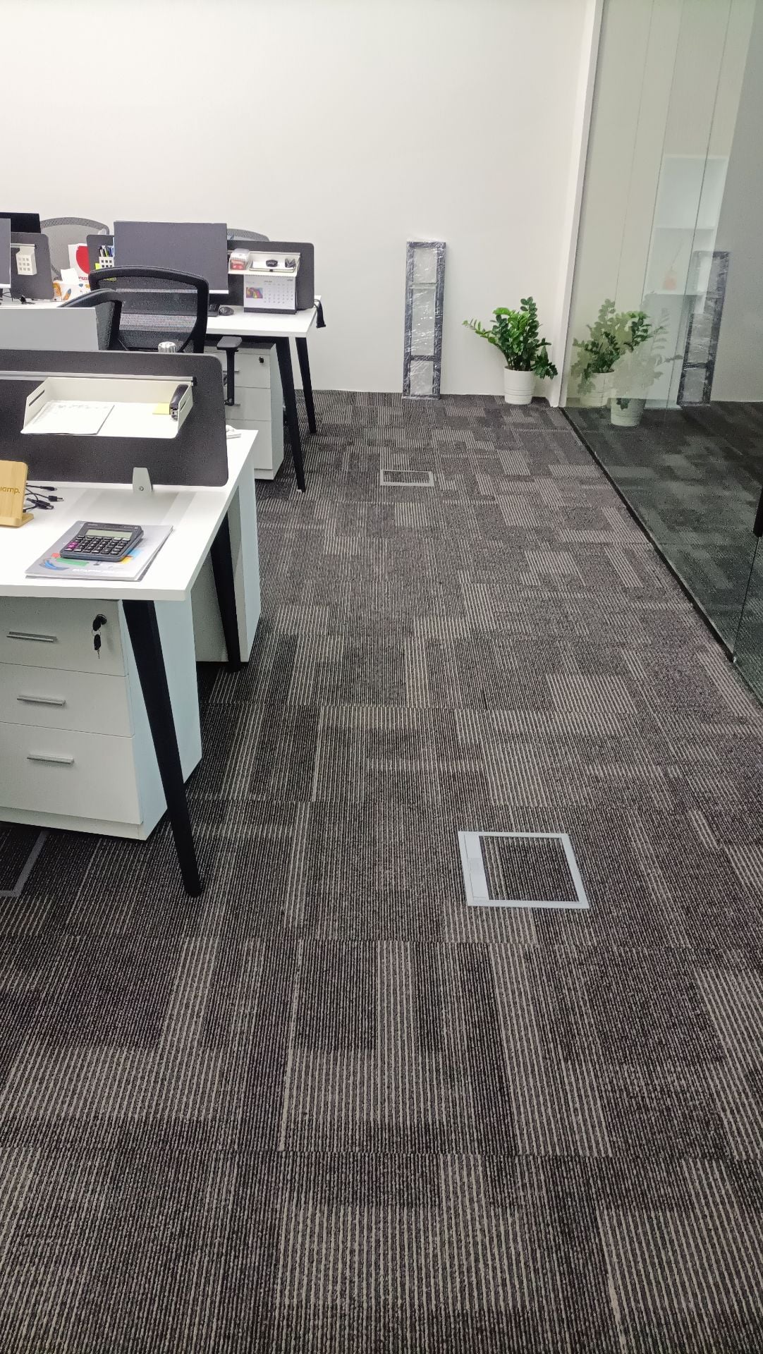 Office tiles carpet  - Image 3