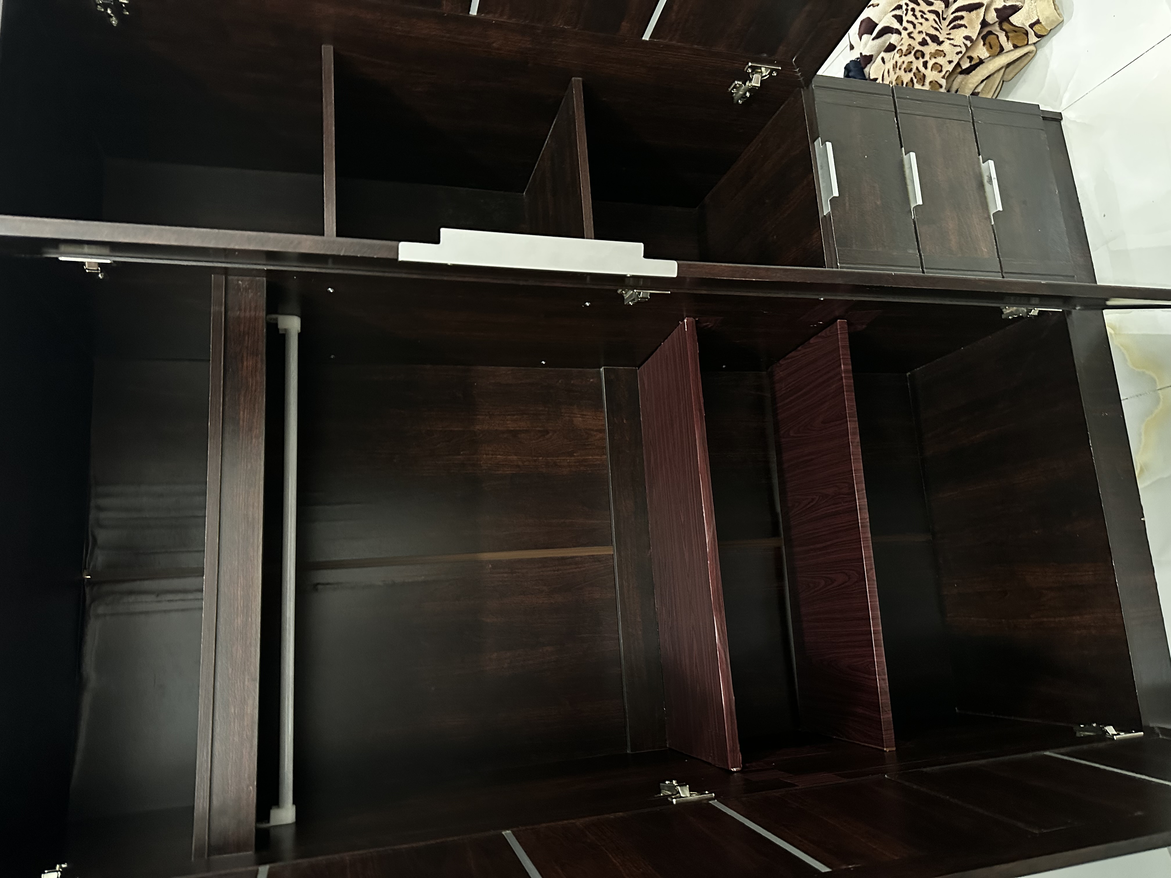 Pan Emirates cupboard  - Image 2