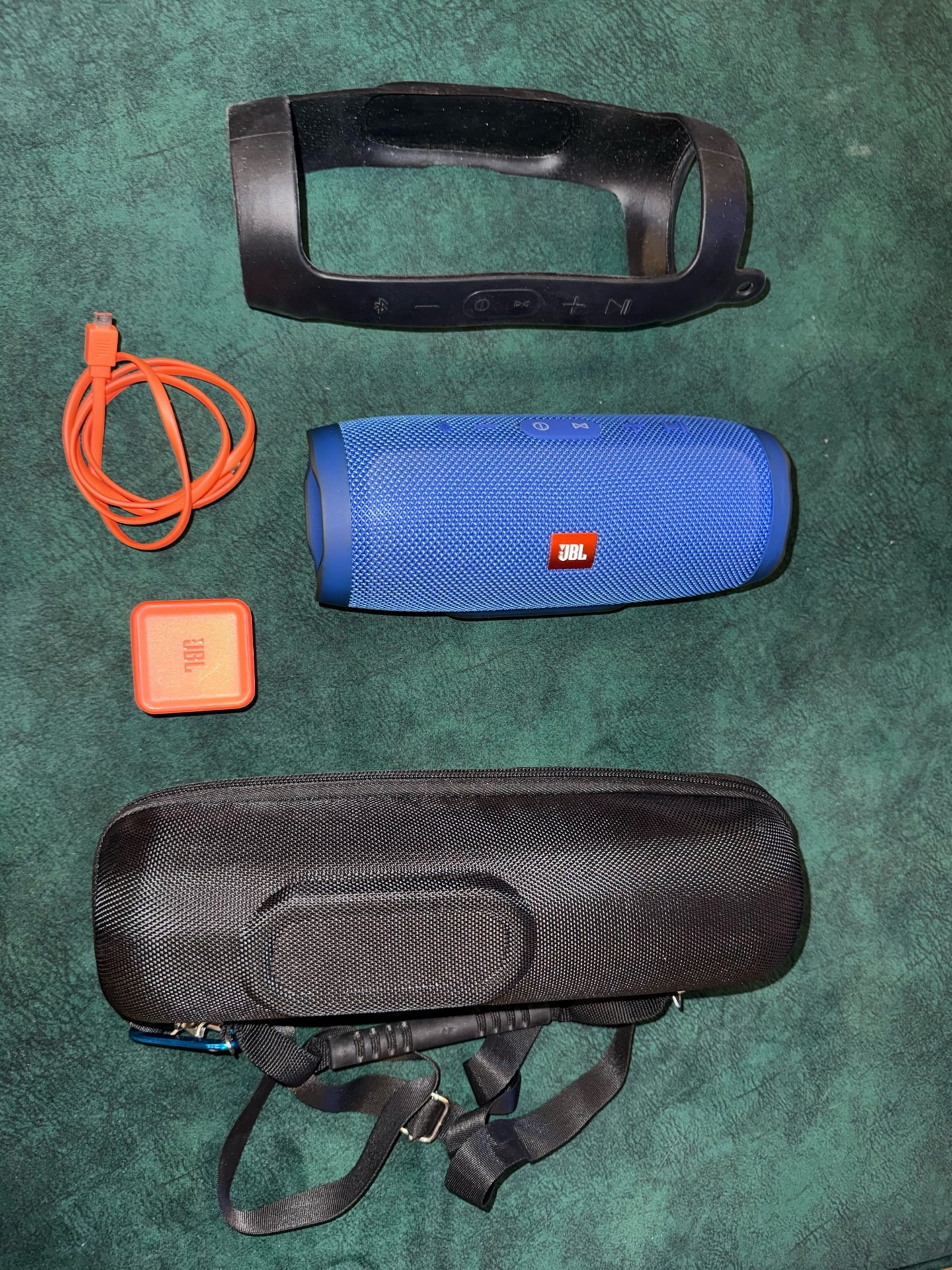 JBL CHARGE 3 with carrying case and rubber protector - Image 2