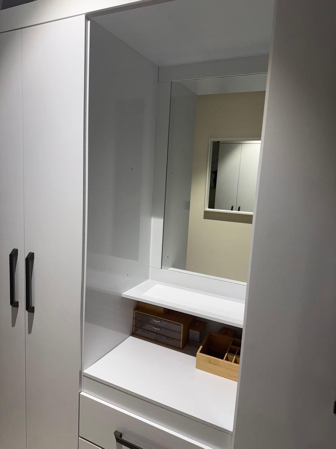 Clean 4 Door Wardrobe With 3 Drawer And Mirror - Image 3