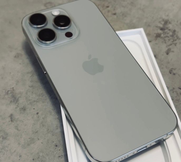 Apple iphone 16 pro max 256 GB - Image 2