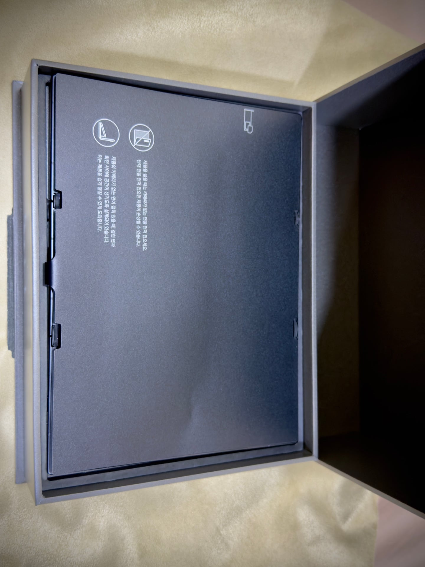 Z trifold  - Image 2