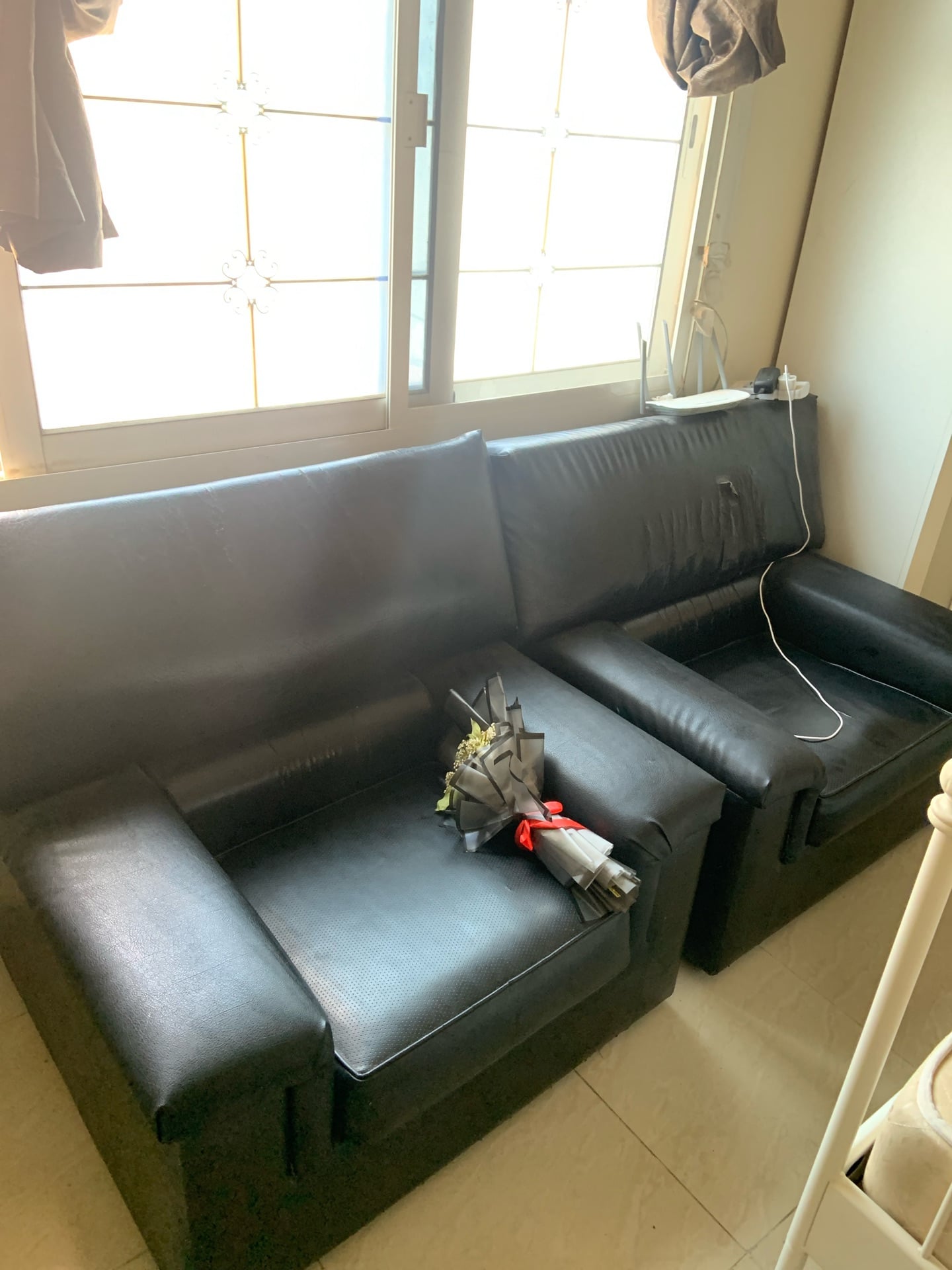 Sofa set of 4 and free dressing table - Image 2