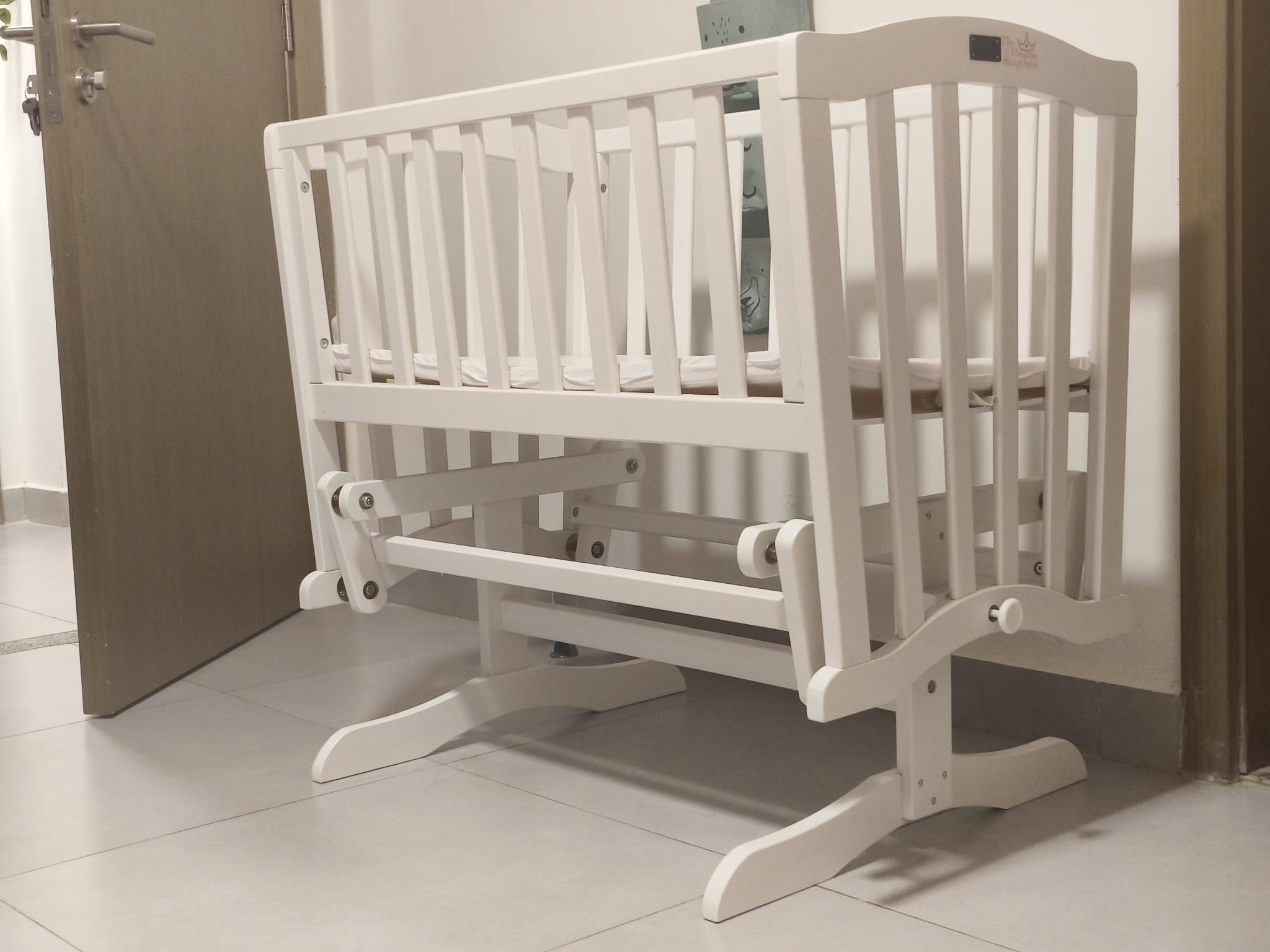 Wooden Gliding Cradle - White - Rarely used - Image 1