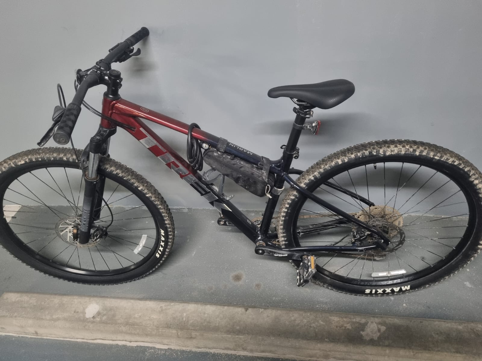Trek Marlin 6 (2025), 29", size M in great condition - Image 1