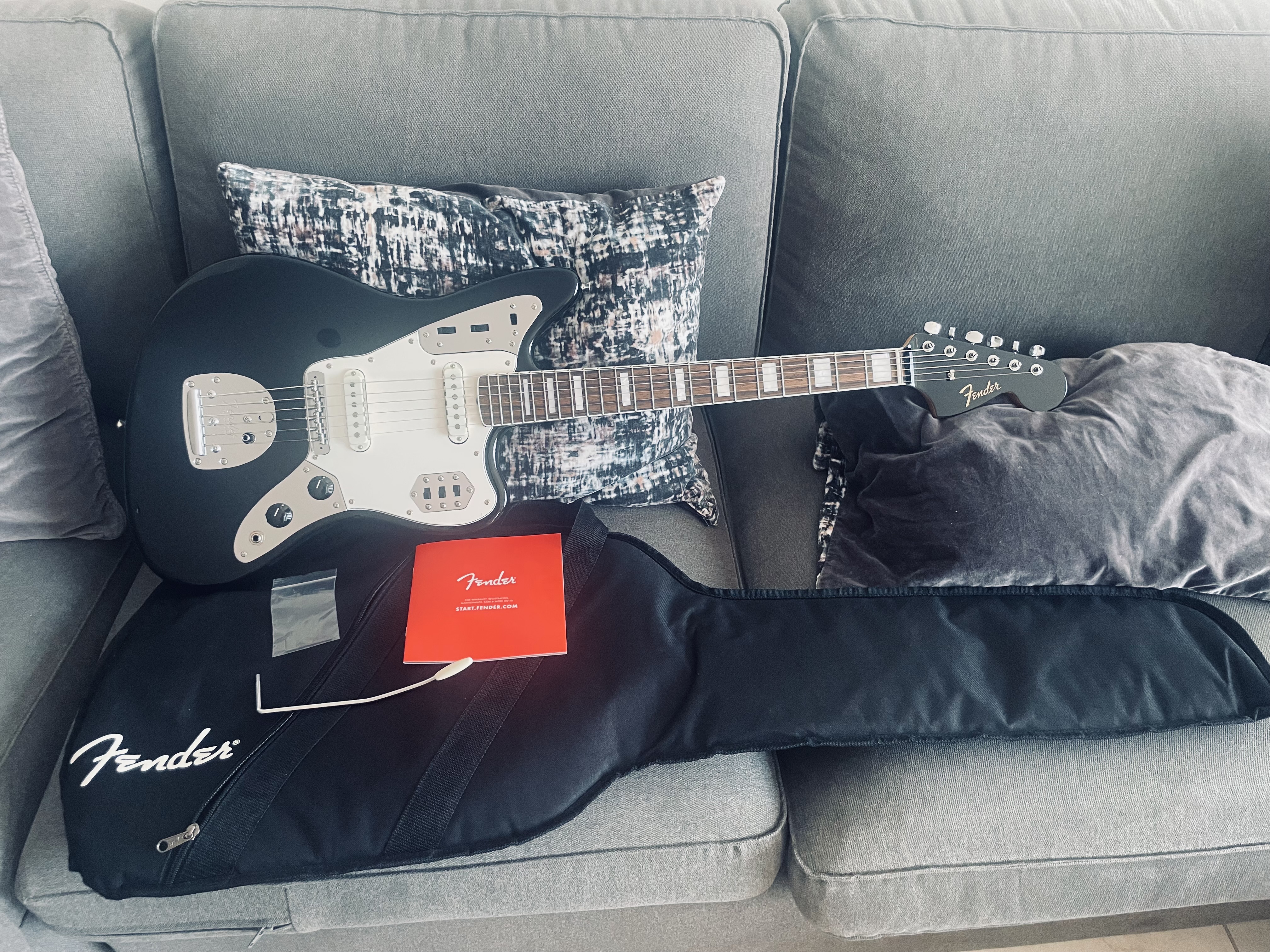 Fender Jaguar, Traditional Late '60s, 2025 (Black), Made in Japan - Image 4