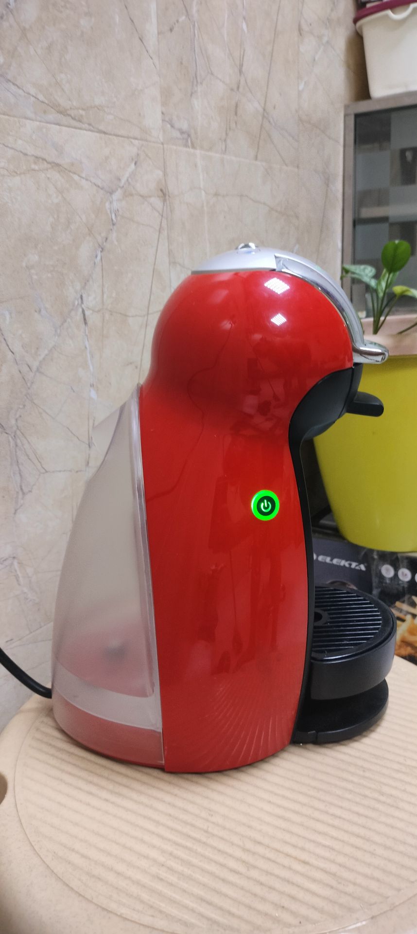 Nescafe dolce gusto coffee mechine  - Image 8
