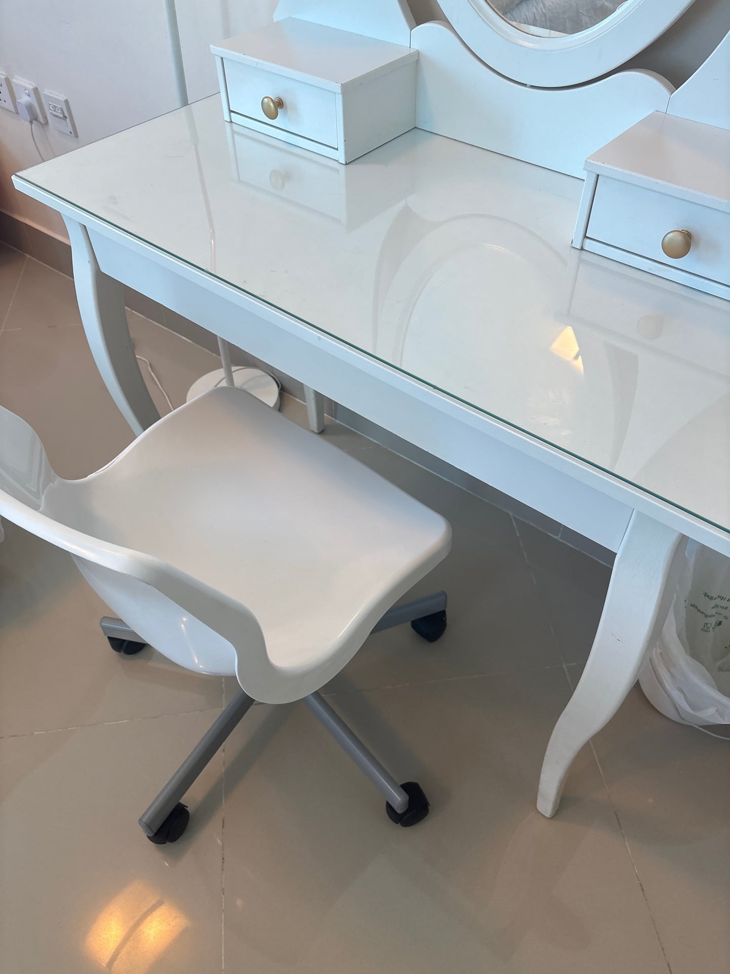 Dressing table - Image 1