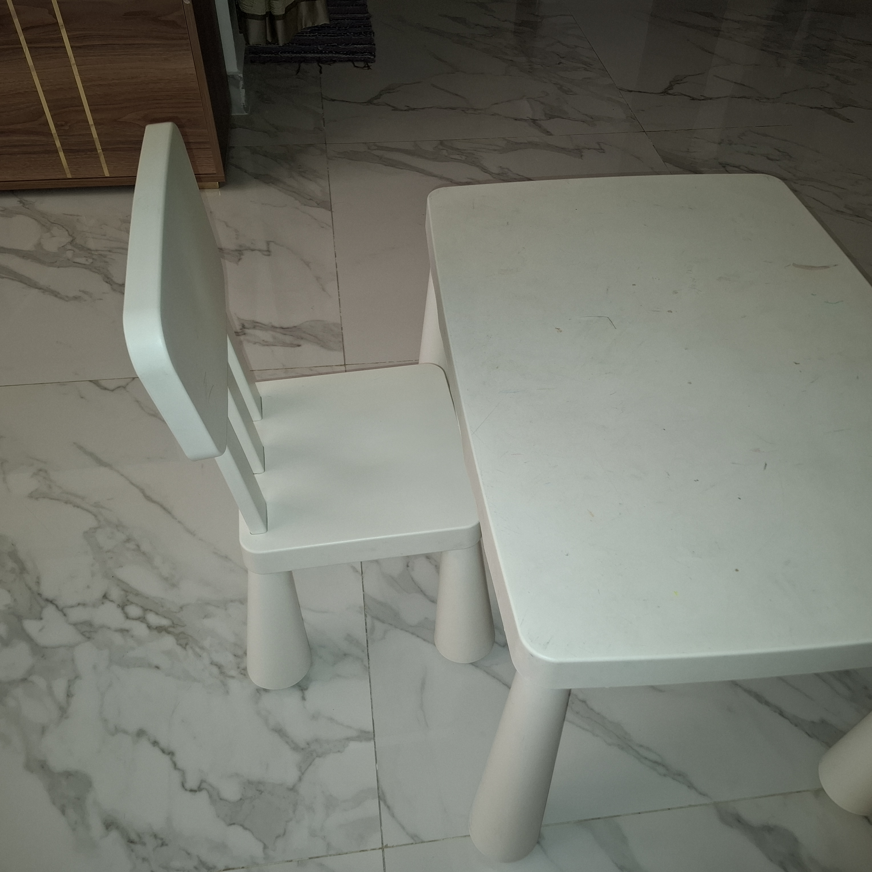 Small kids’ study / activity table with chair - Image 3