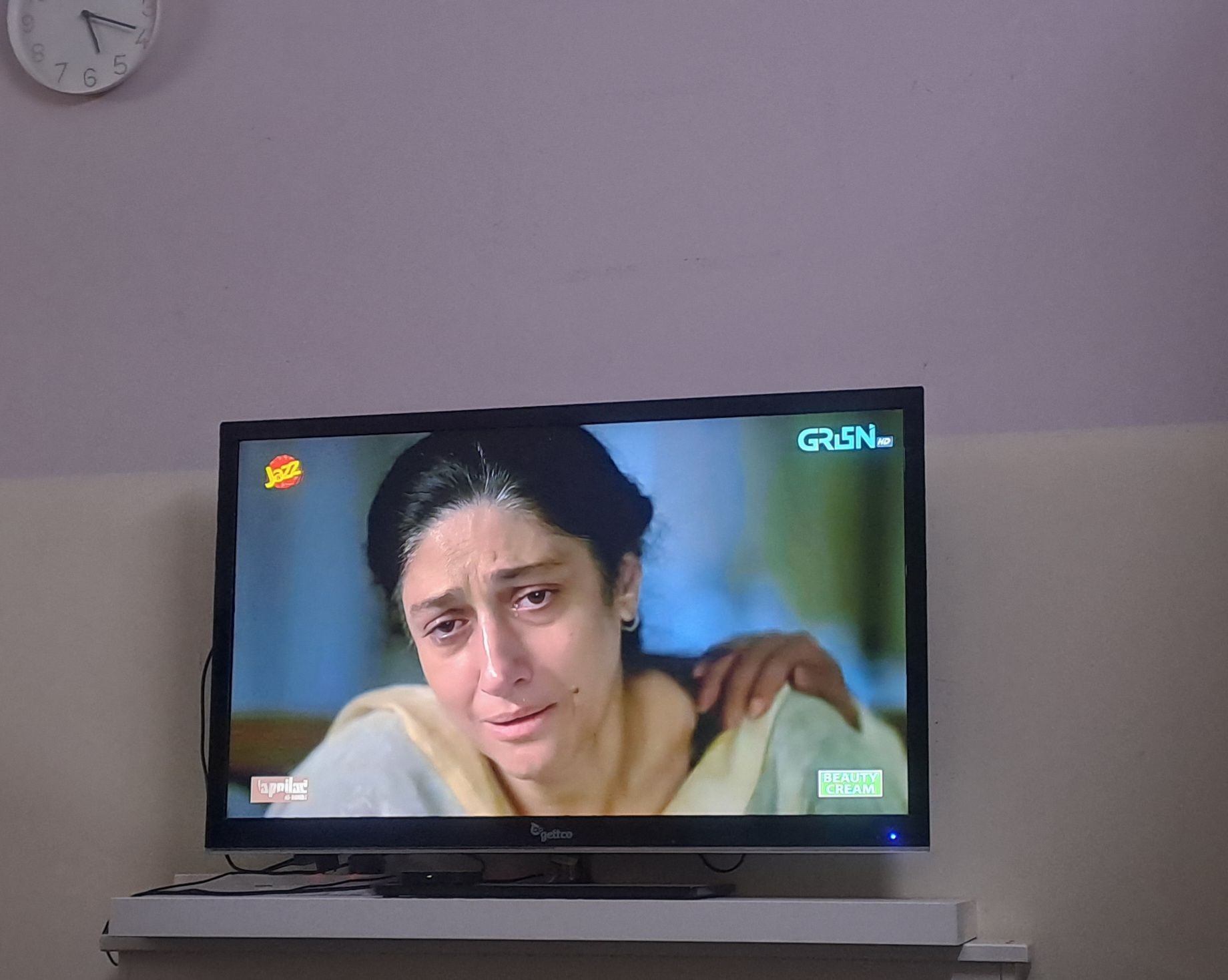 42 inches tv good working.  - Image 3