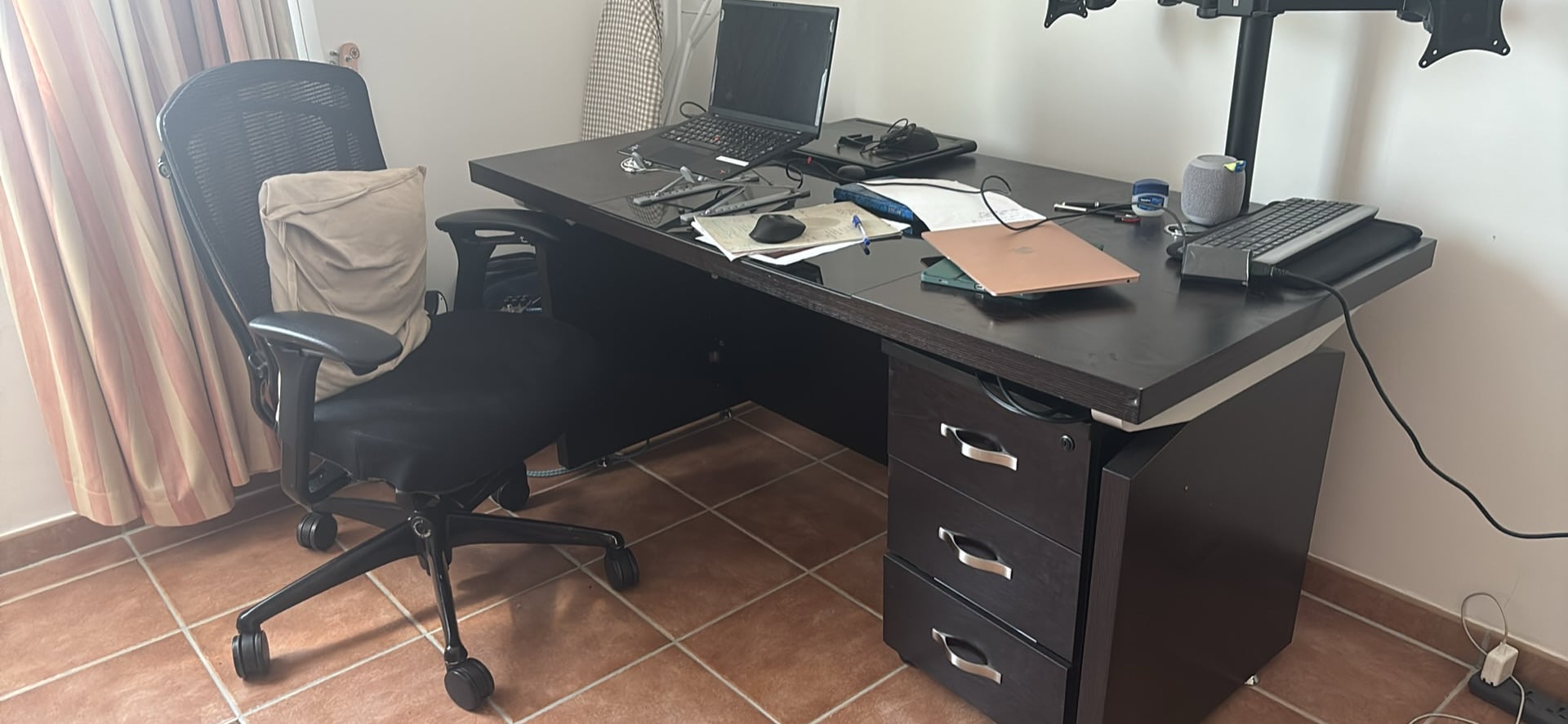 Office desk (large size) - Image 1
