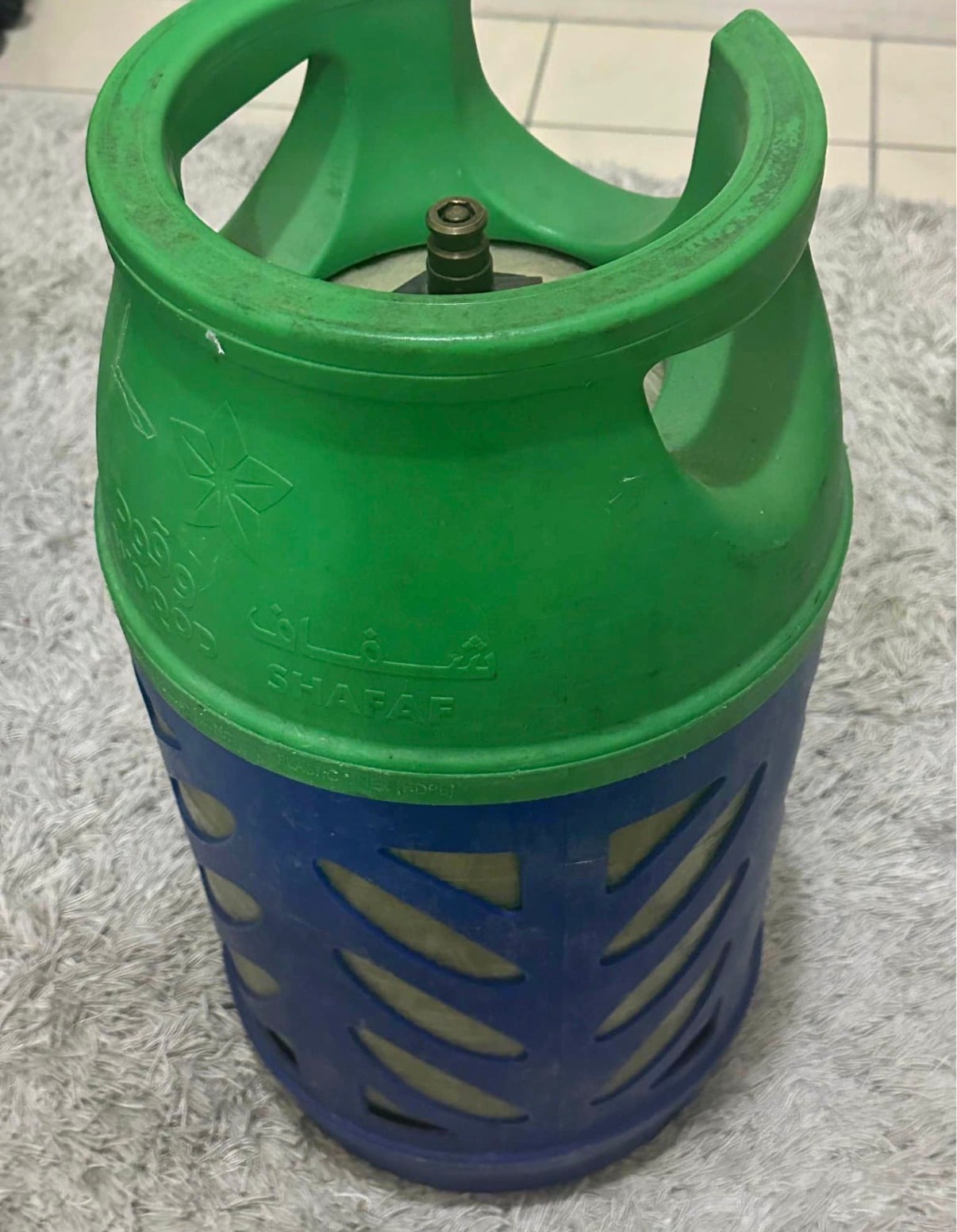 Gas cylinder half filled with regulator, hose and Hamilton stove  - Image 2