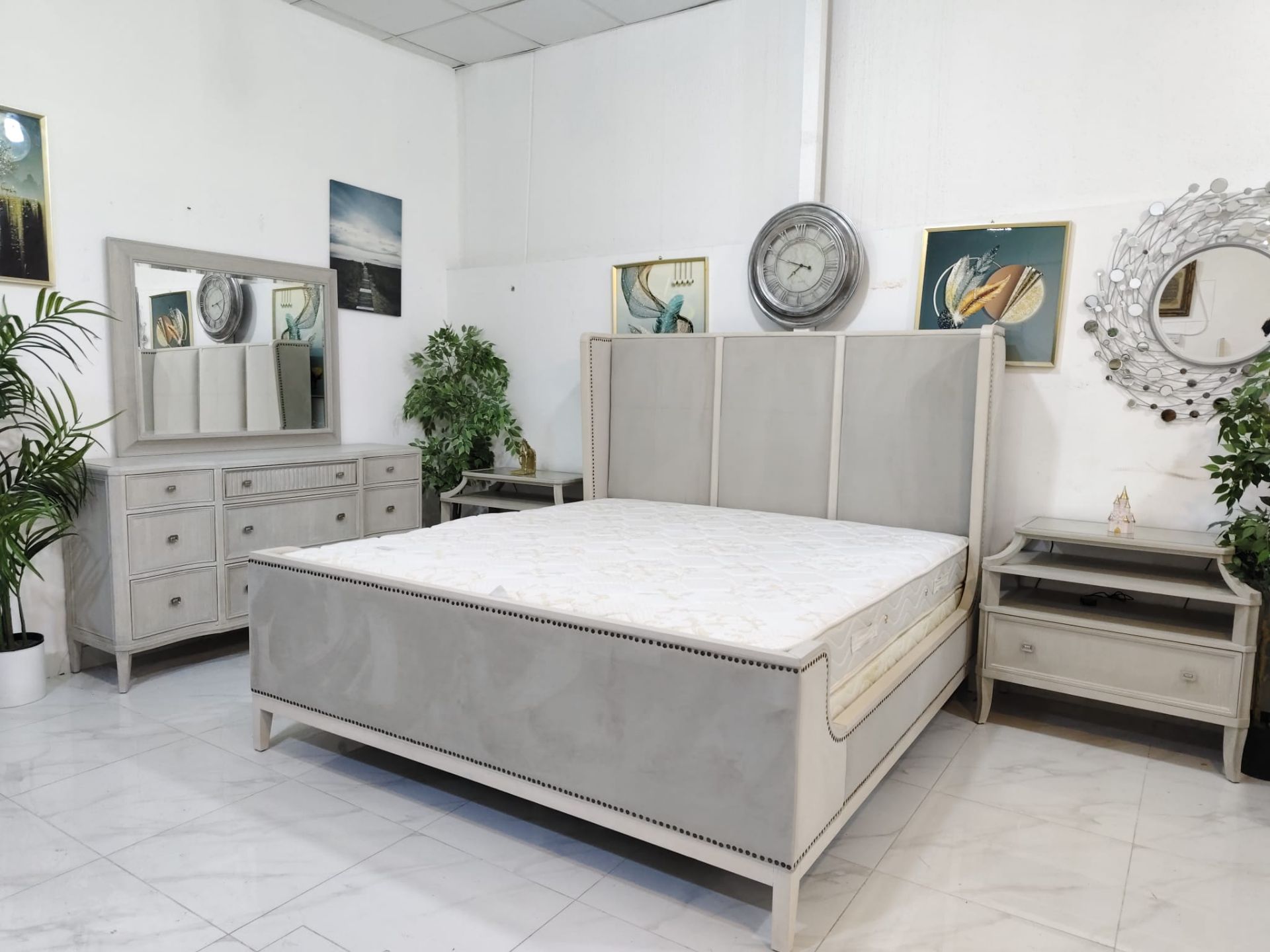 Like new condition bed sed Midas brand luxury king size master bedder for sell - Image 1