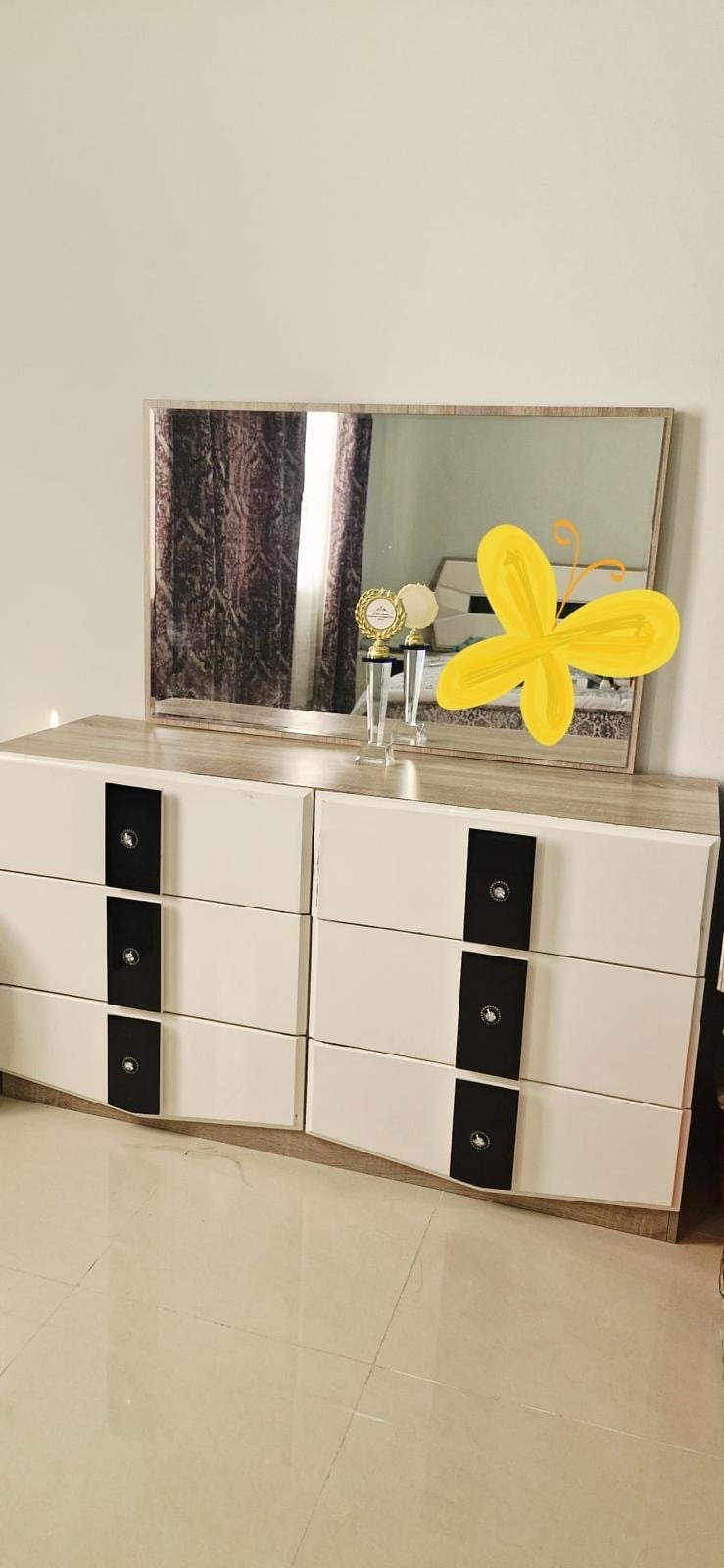 Bigger size dressing table with mirror - 300QAR - Image 4