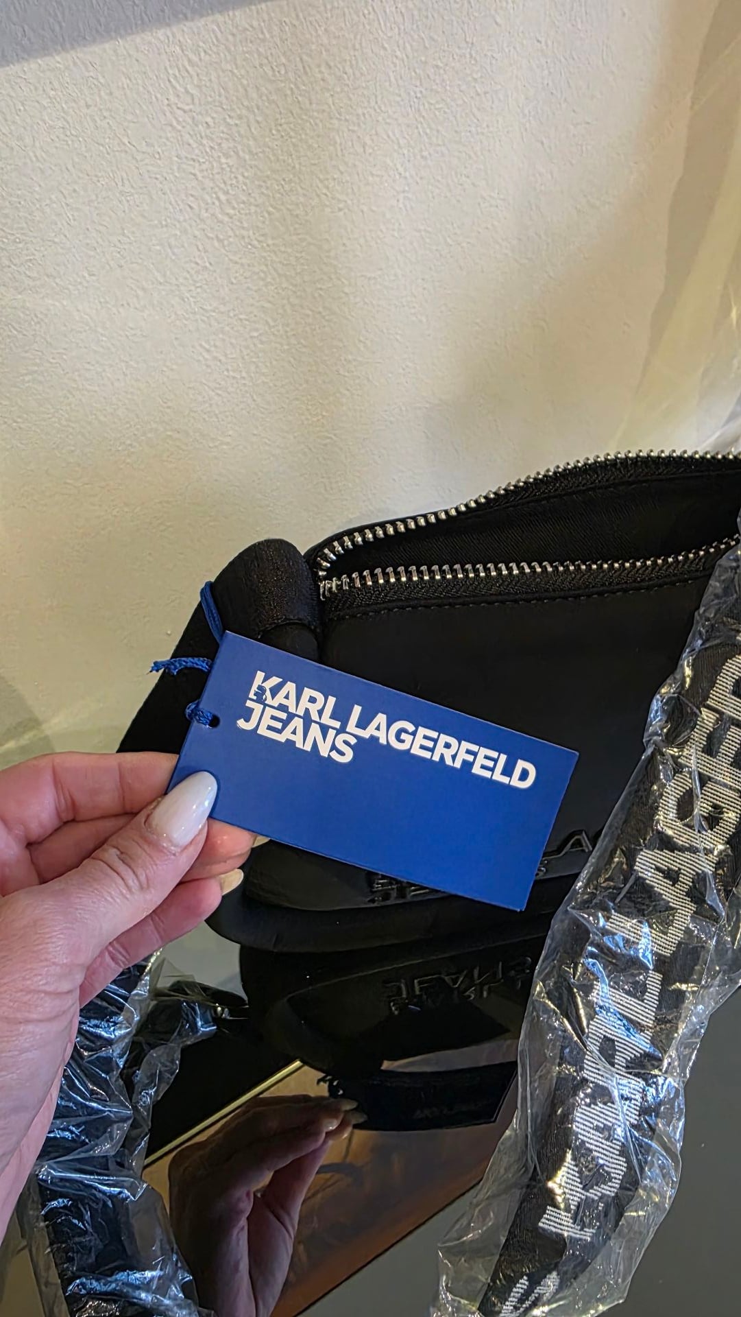 Brand new Karl Legerfeld shoulder bag - Image 3