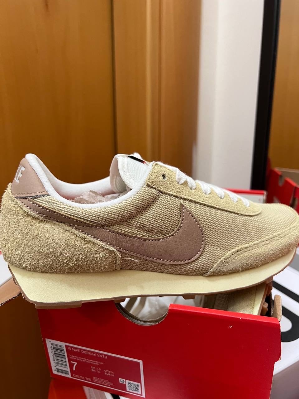 Nike sneaker - Image 1
