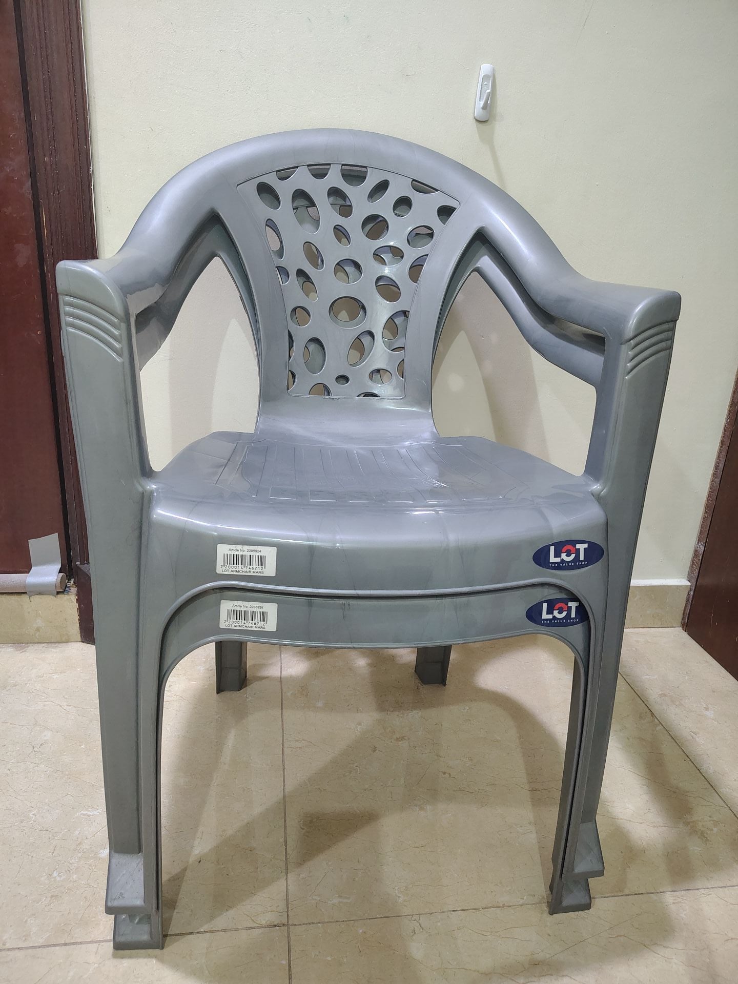 2 Chairs - Image 1