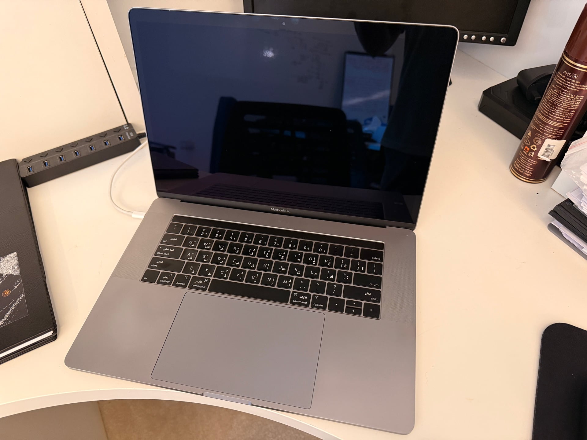 Macbook Pro i9 32gb - Image 1