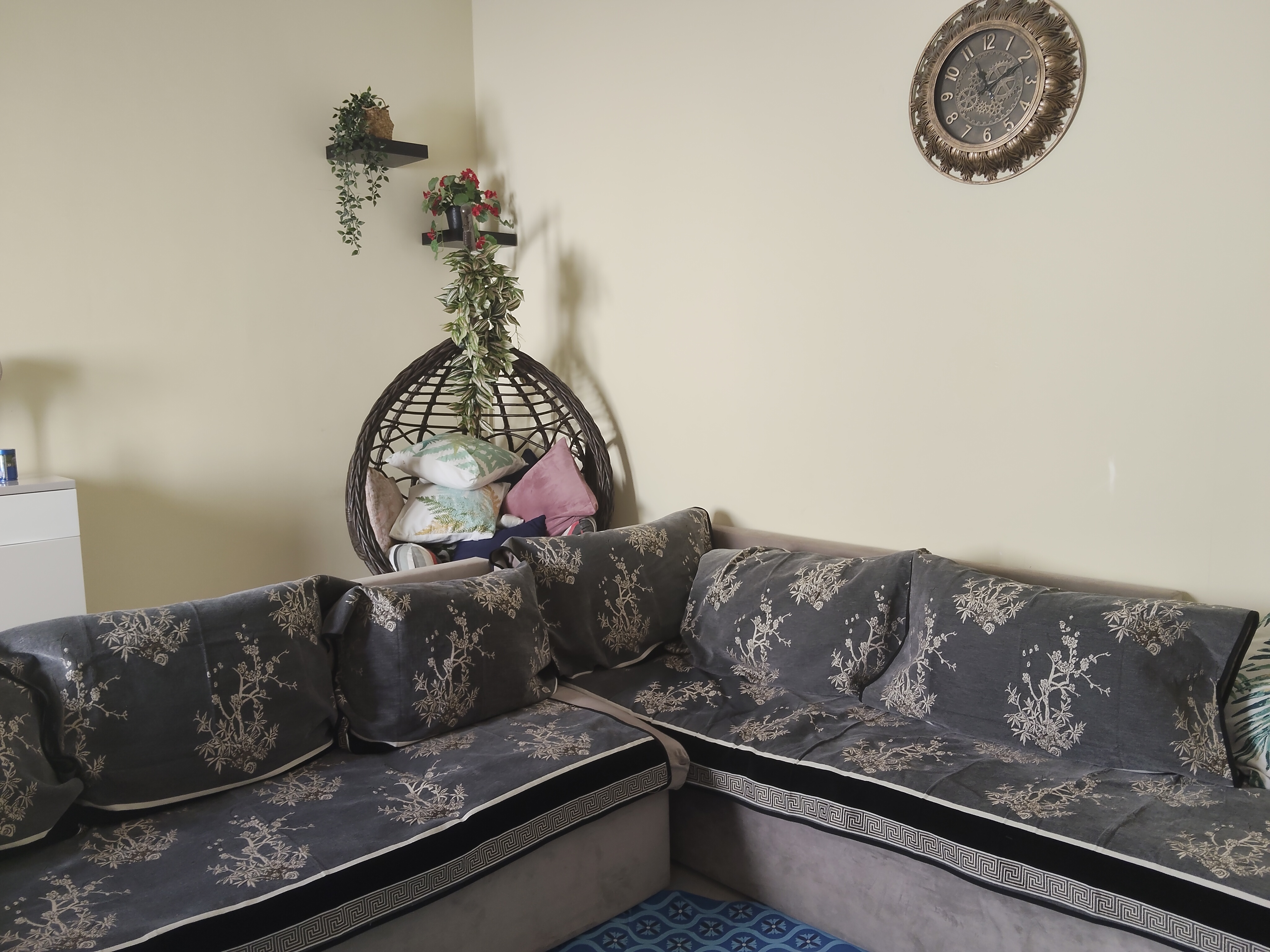 L shape sofa - Image 1