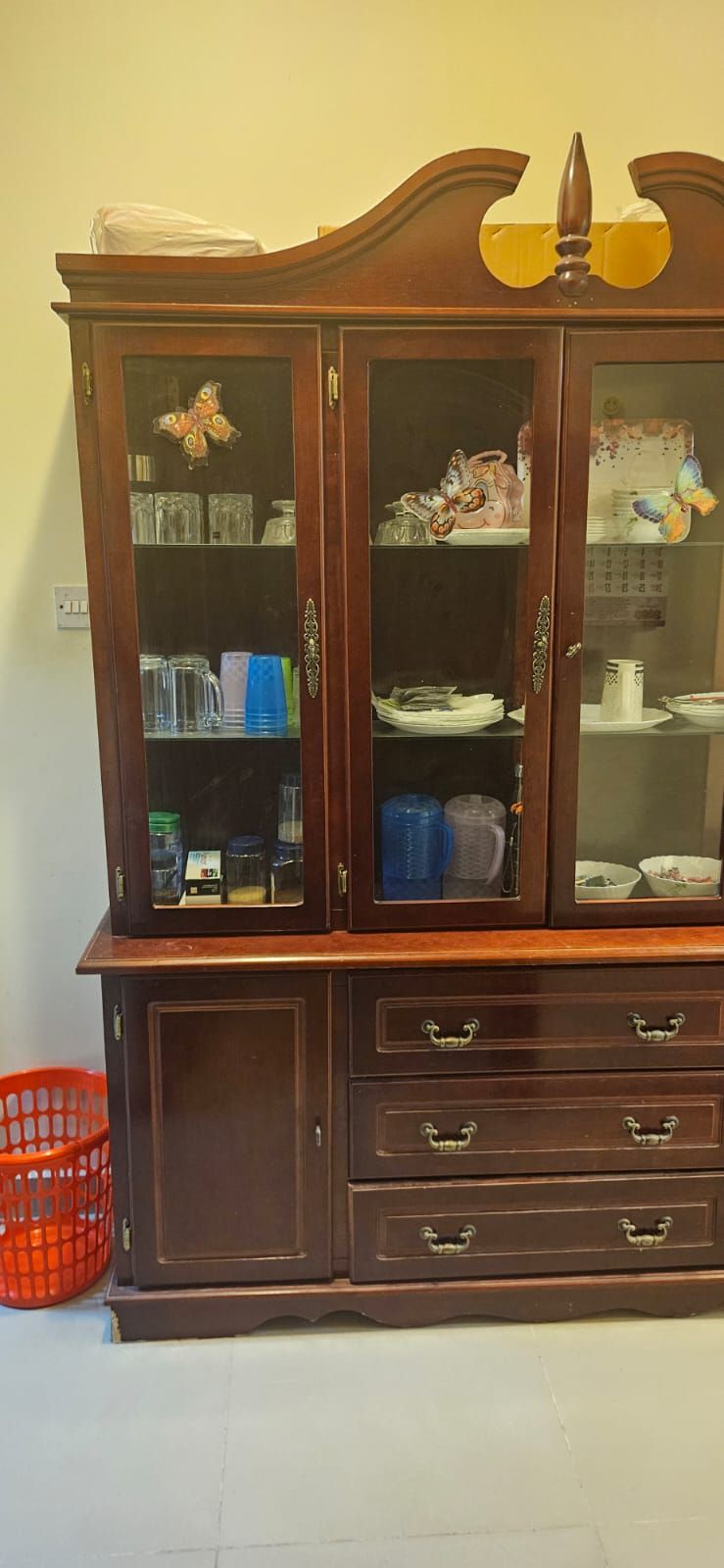 Showcase for urgent sale - Image 2