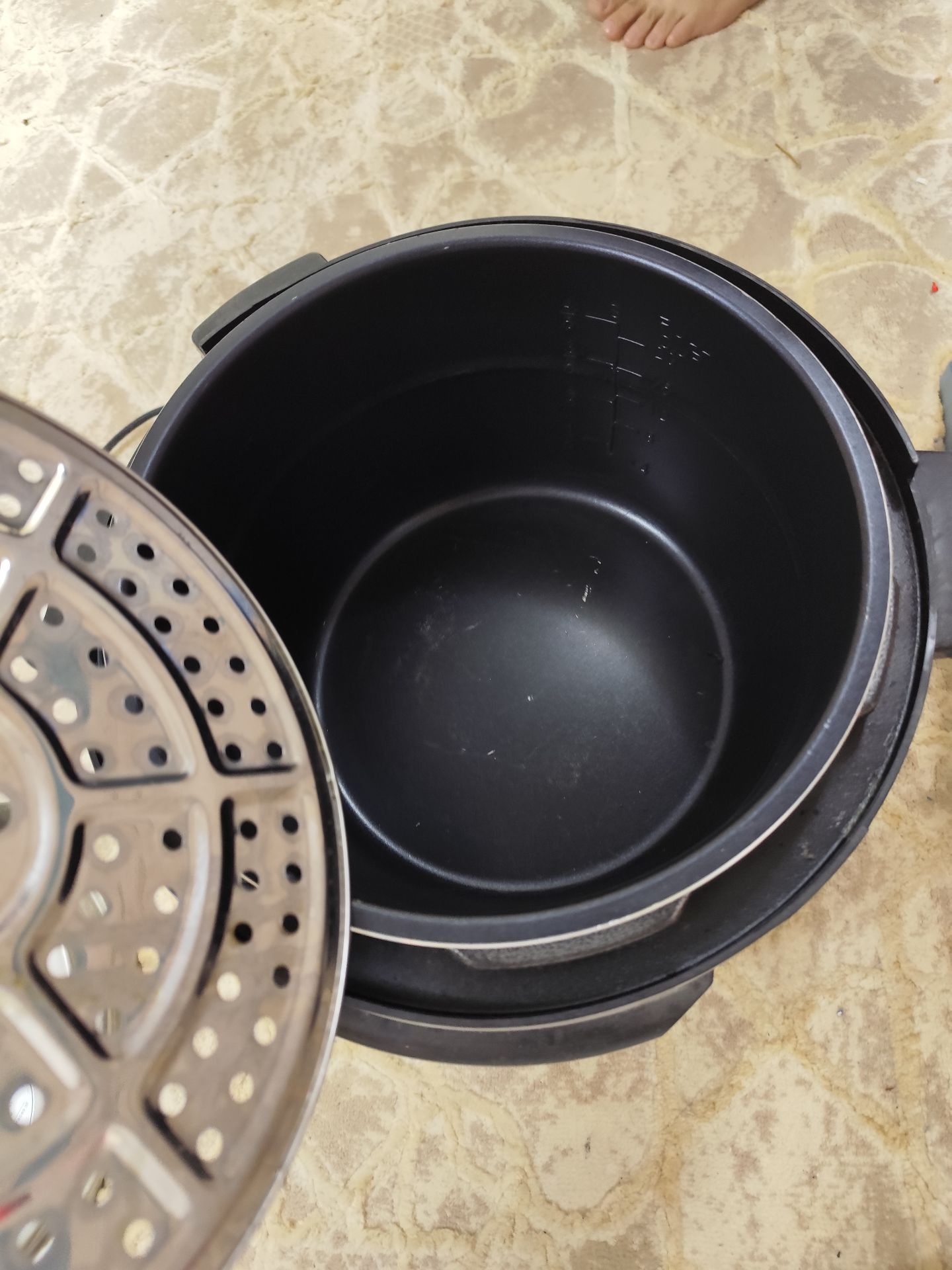 ICOOKER

ELECTRIC PRESSURE COOKER

Model: RNE-005-10L

Power: 1600W

Capacity: 1 - Image 8