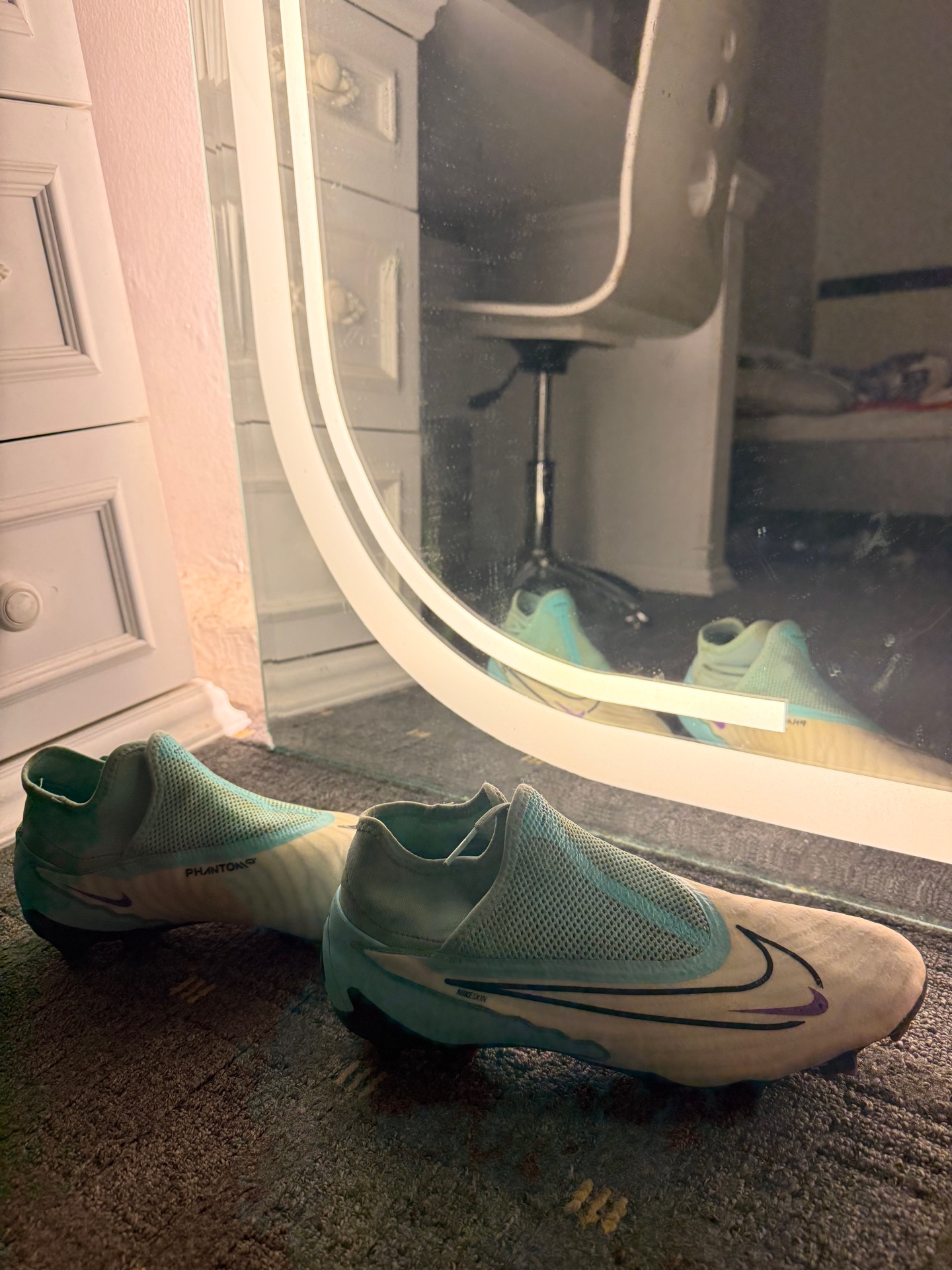 Nike phantom cleats size41* - Image 2