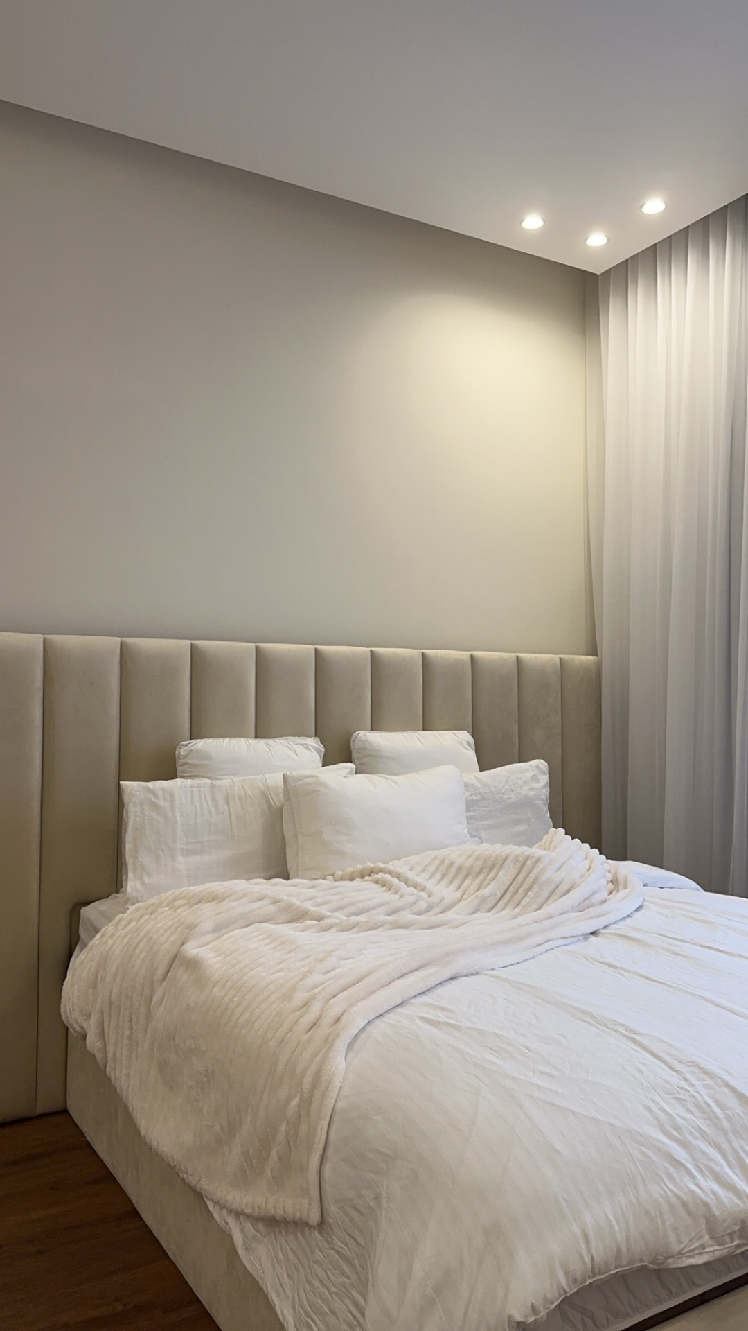Bed with mattress  - Image 4