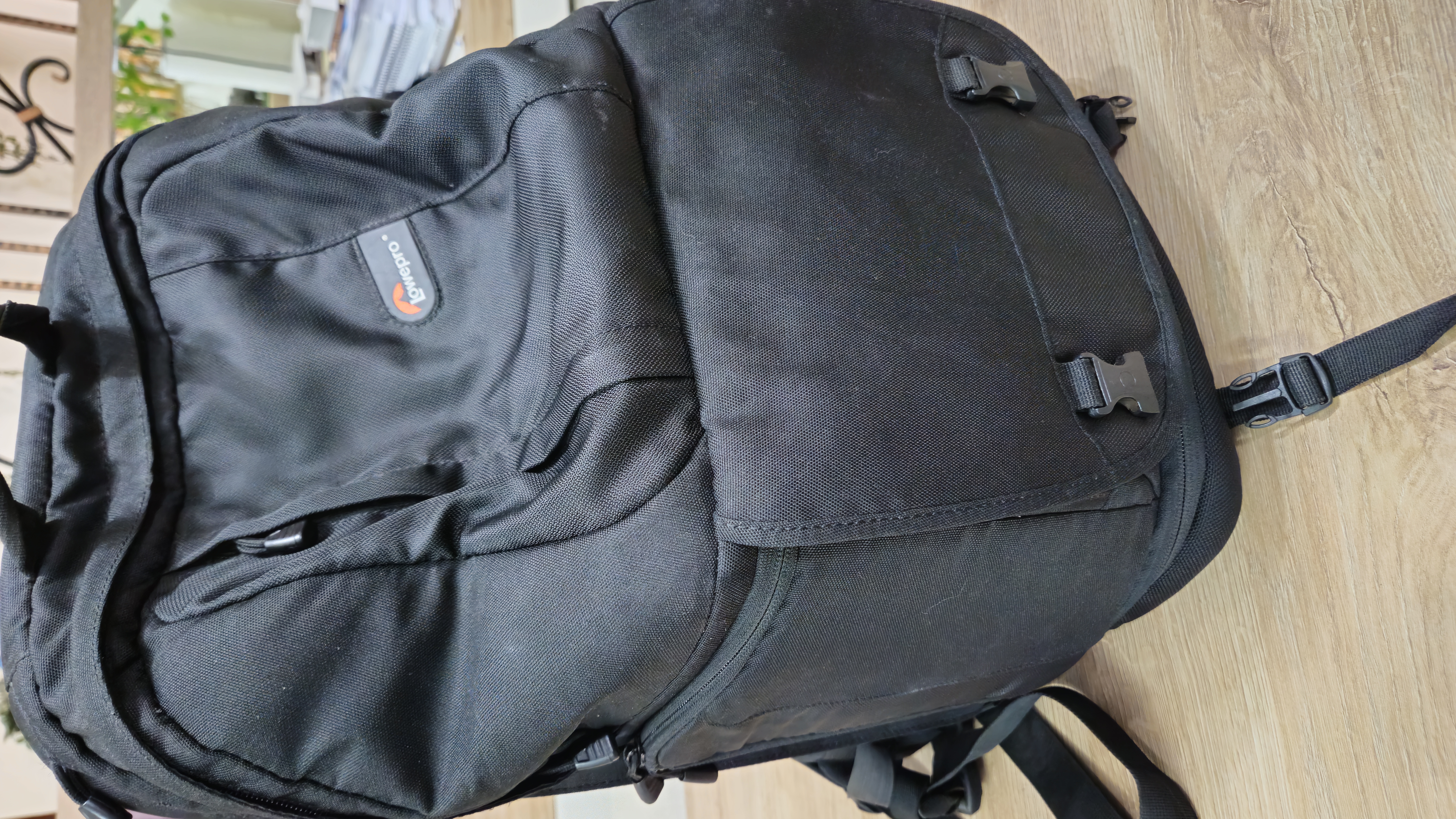 Lowepro Fastpack 350 camera backpack in good condition. - Image 3