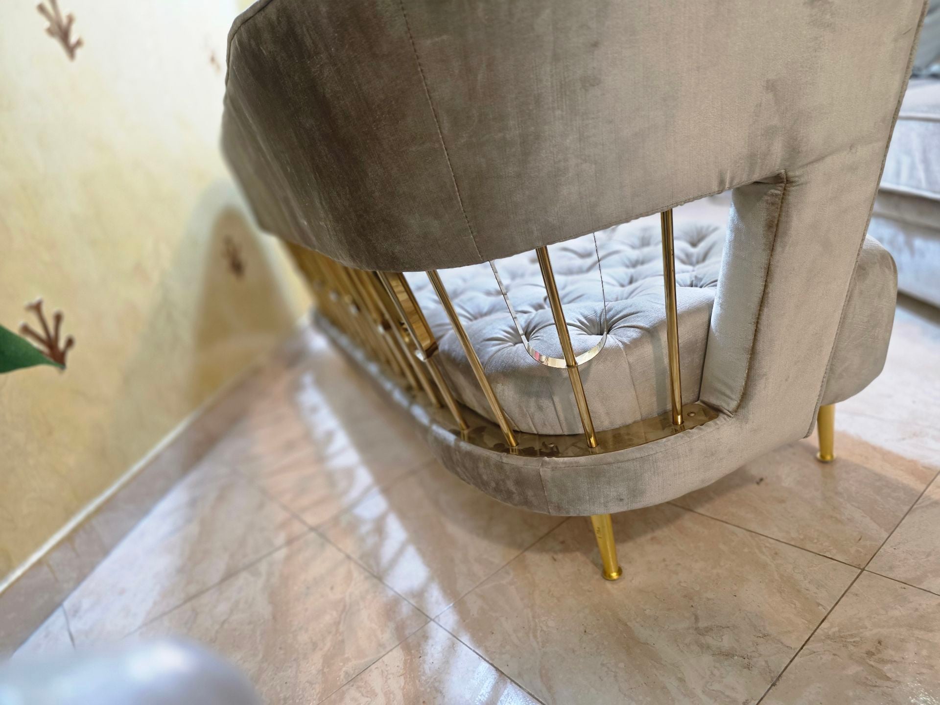 Like new 3 setar Sofa  - Image 6