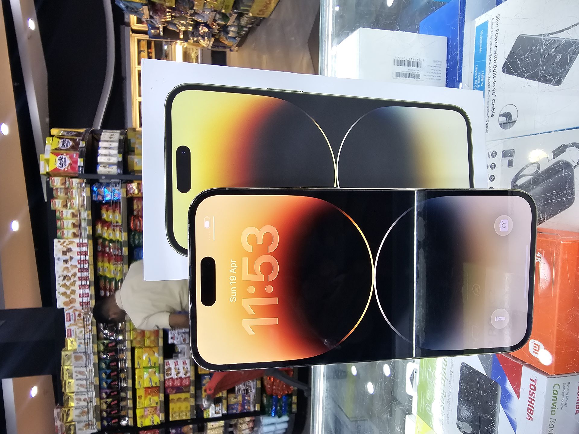 Good condition mobile - Image 1