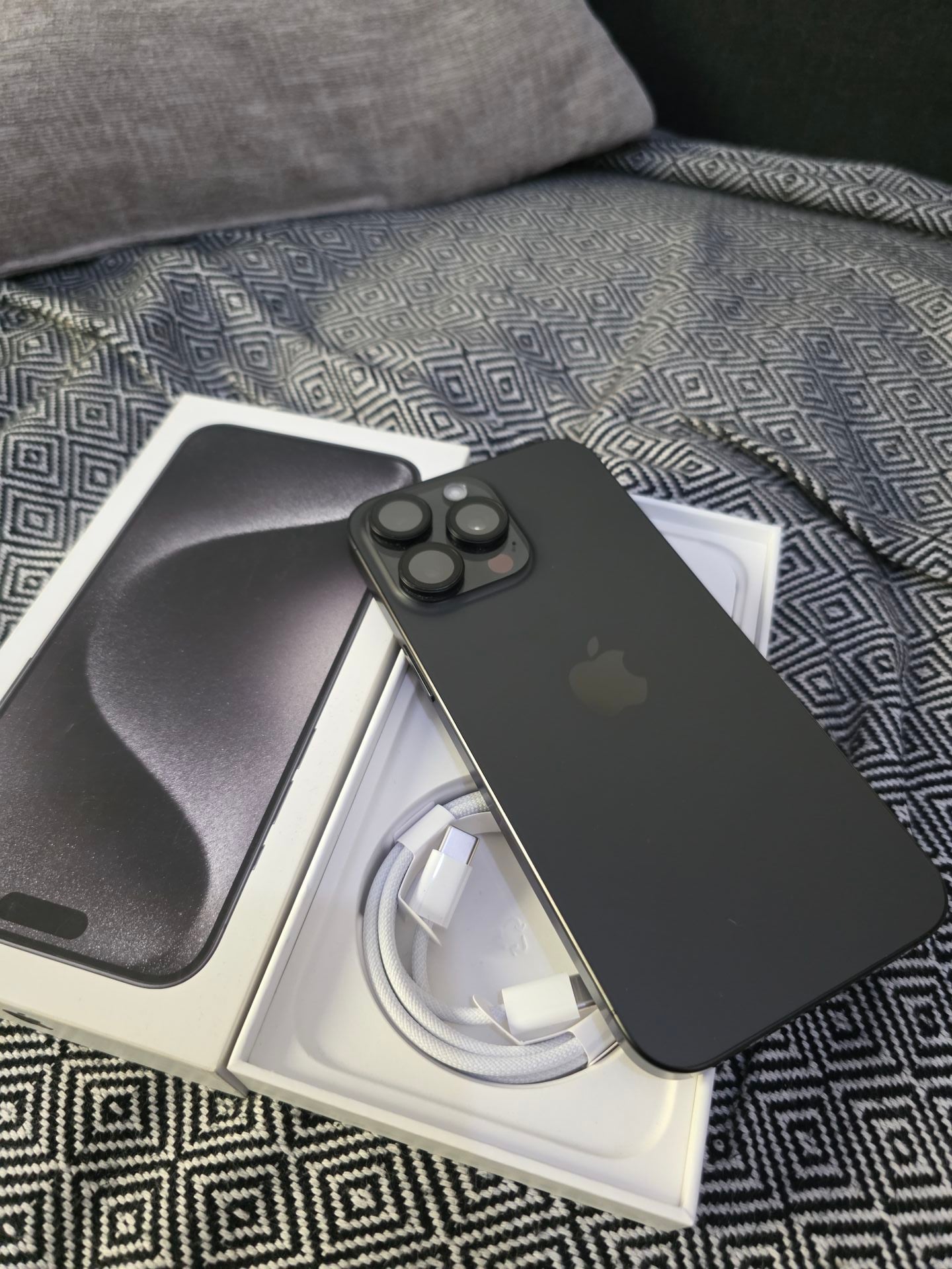 1TB iPhone 15 Pro Max Black - Image 1