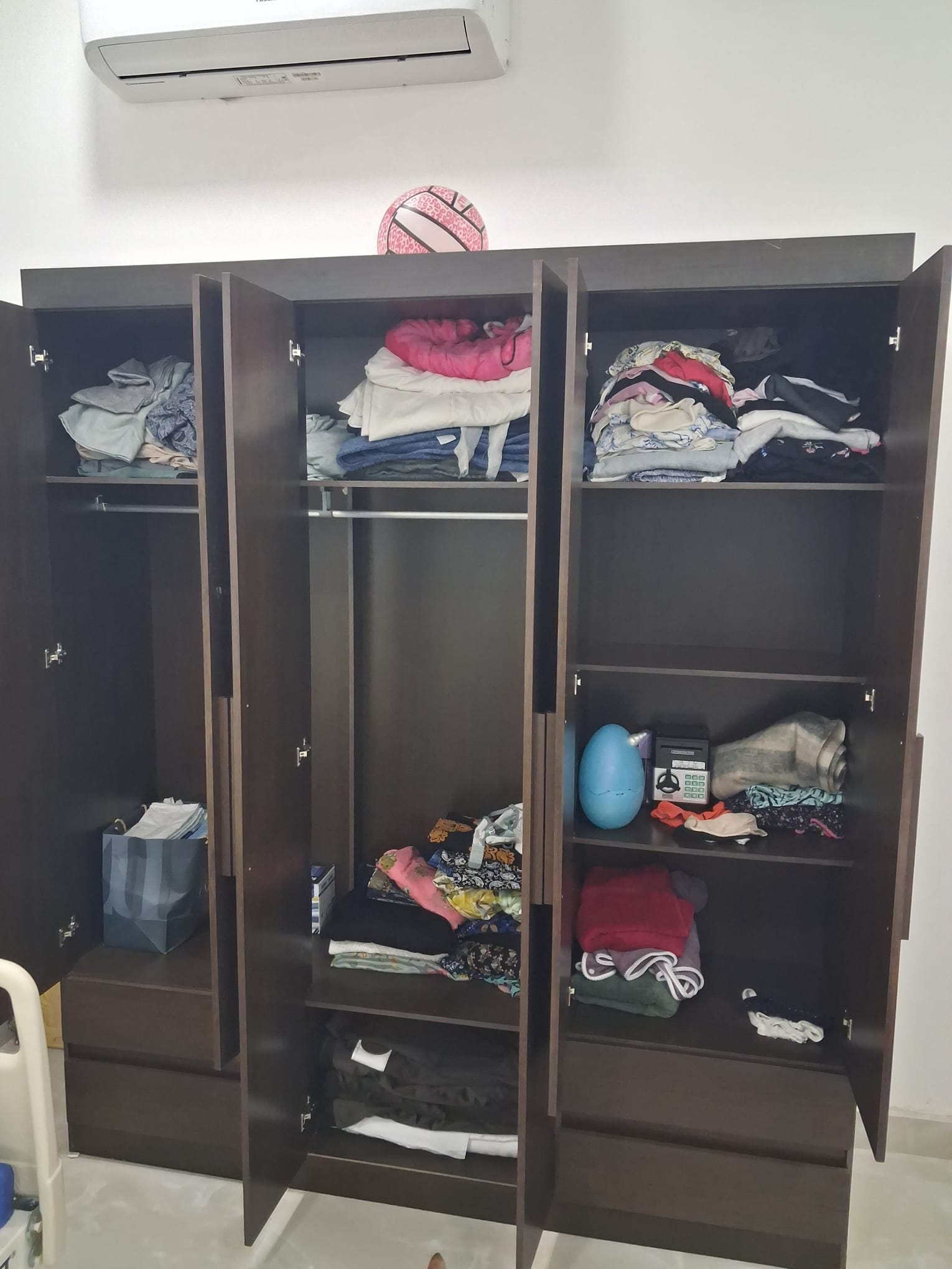 Wardrobe and queen bed with mattetess - Image 3