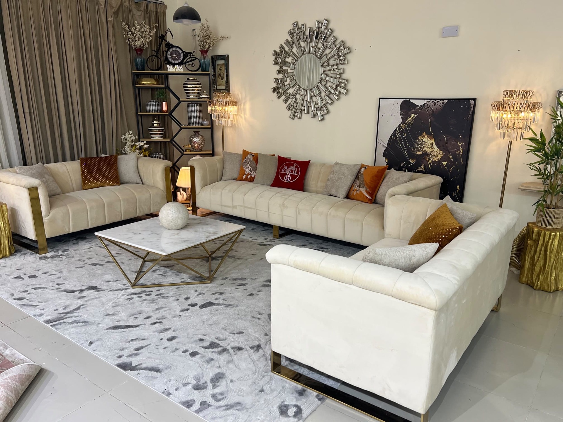 For sale midas brand complete sofa set with table  - Image 7