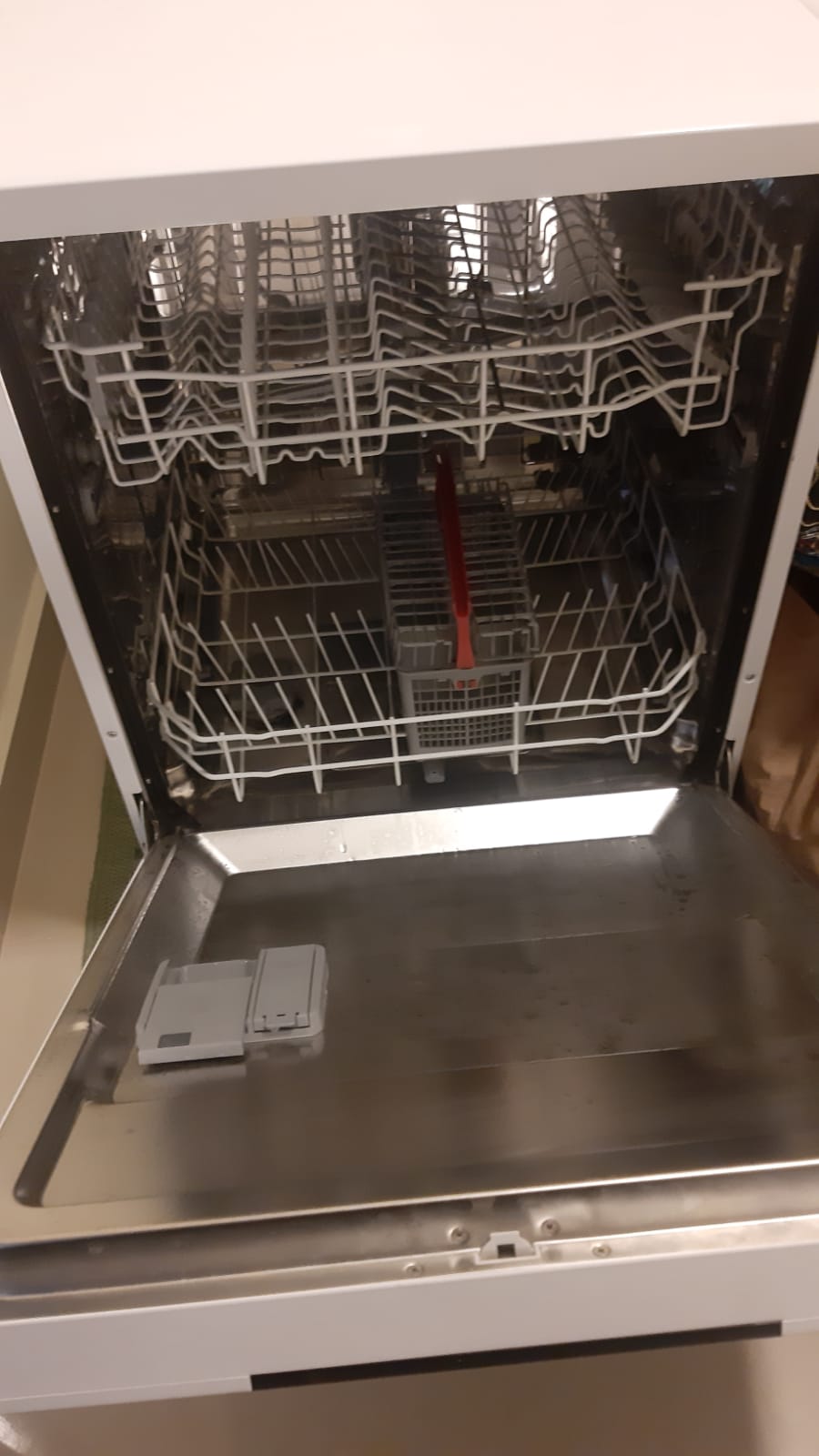 Scharp Dishwasher in very good condition like New - Image 7