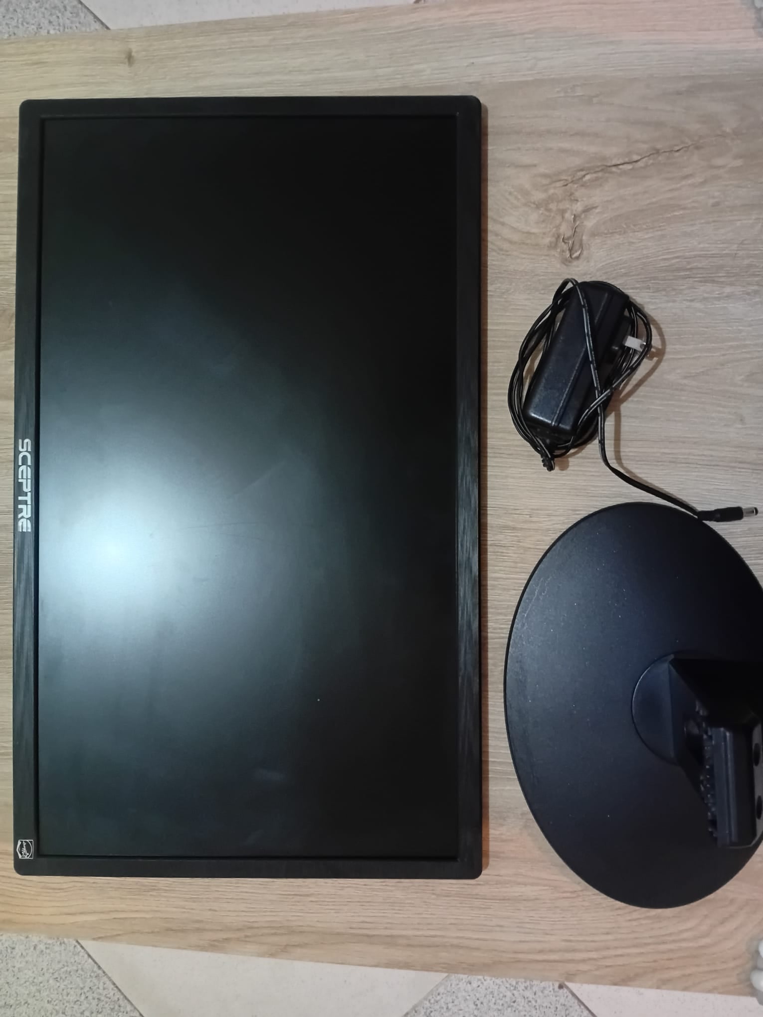 SPECTRE 22 inch monitor screen good condition - Image 1