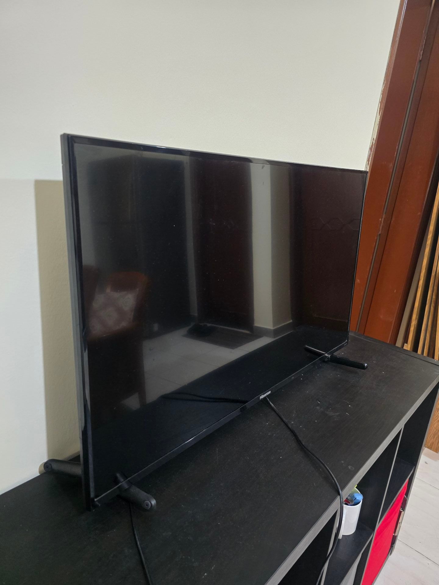 Hisense 40" Smart TV - Image 2