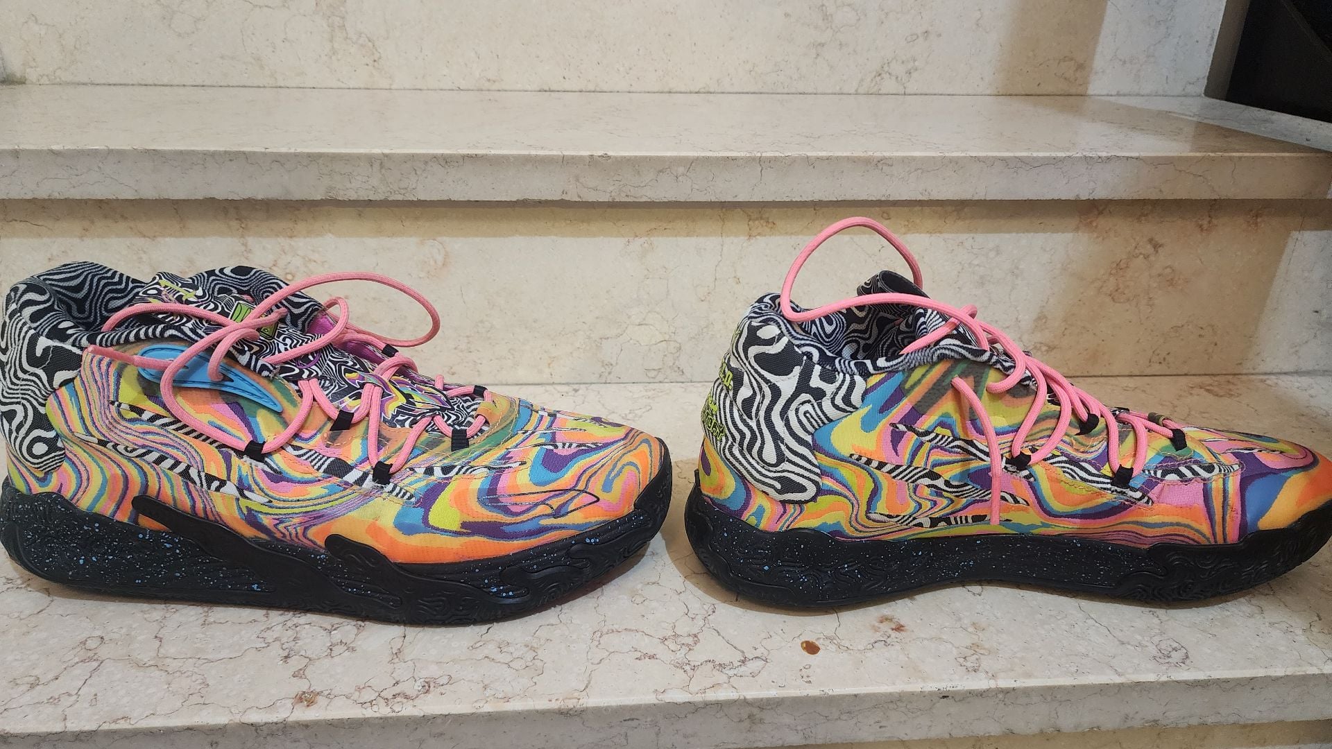 Basketball shoes - Image 1