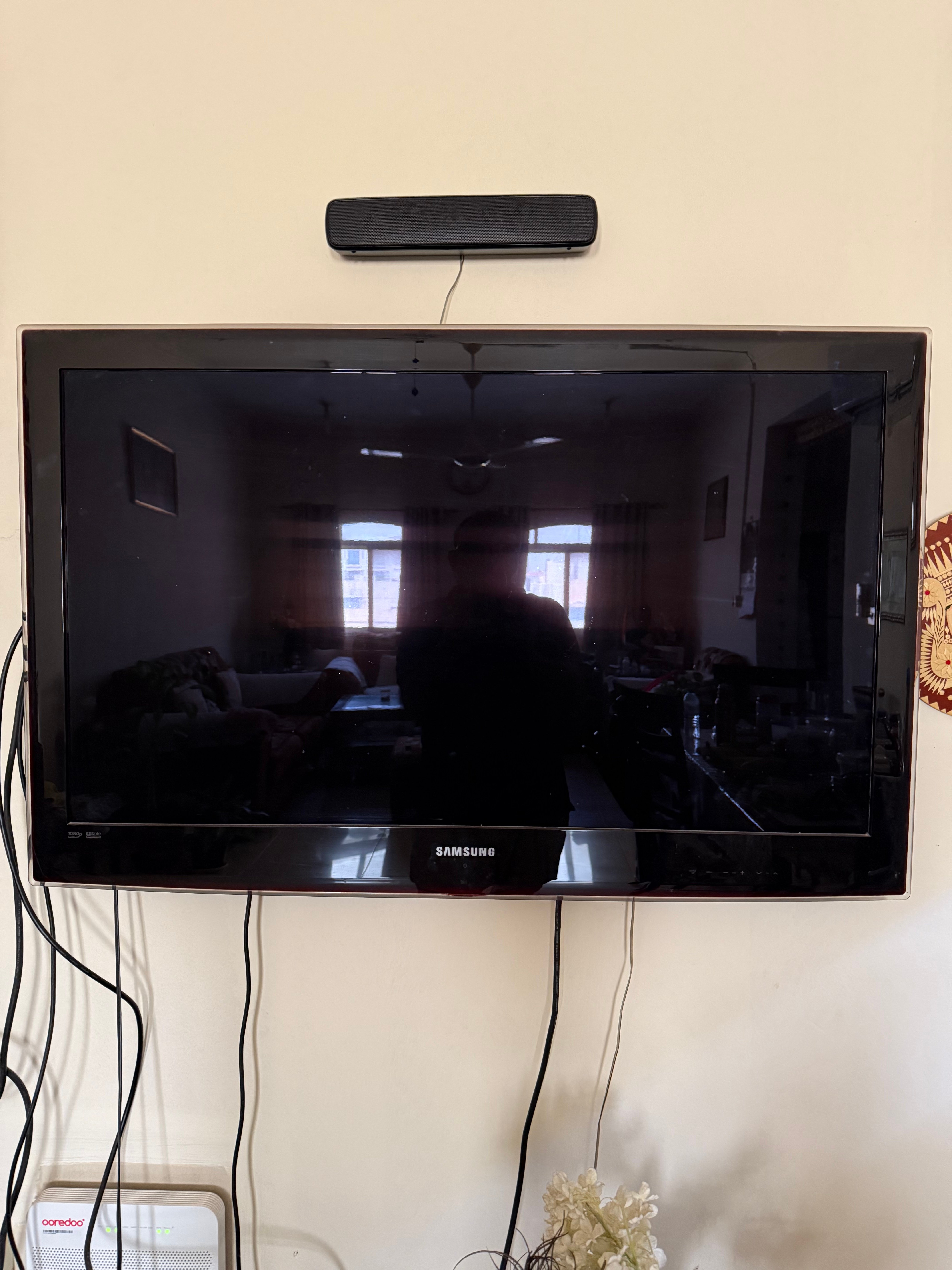 The Samsung 40-inch LED TV with 6 speaker sound system - Image 1