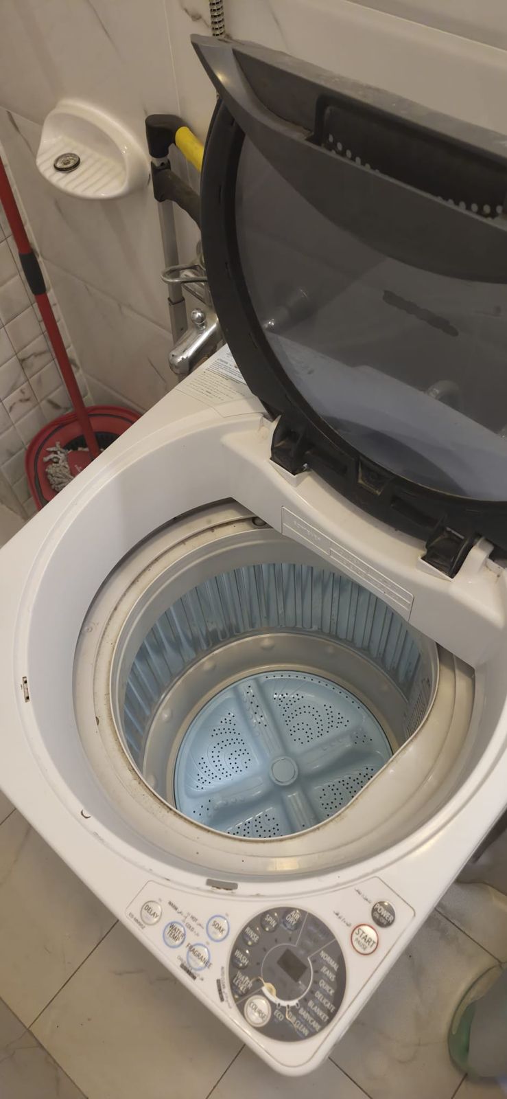 Full 3 bed rooms furniture and Electrical appliances in Bin Mahmoud - Image 9