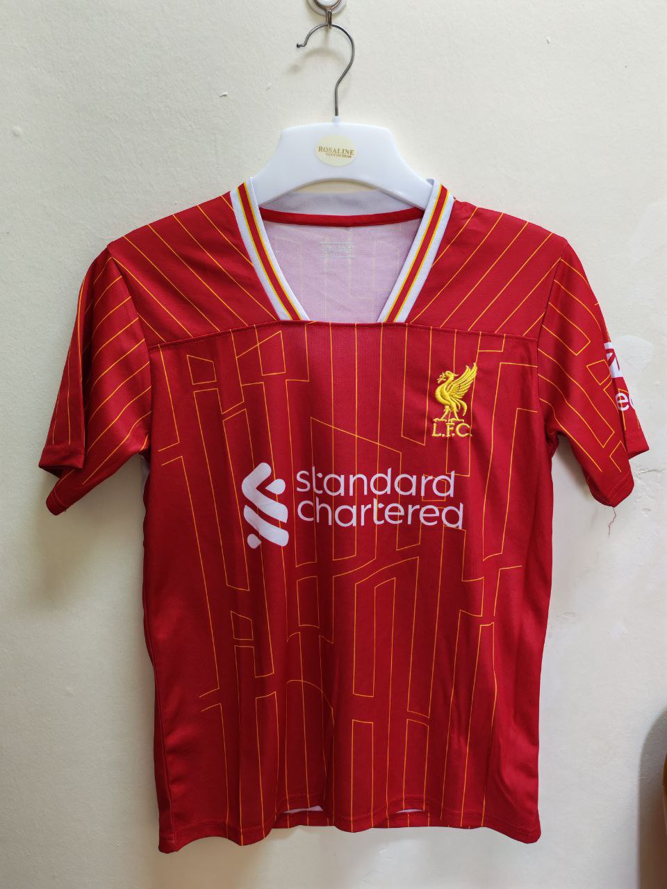 LIVERPOOL HOME JERSY SIZE M - Image 1