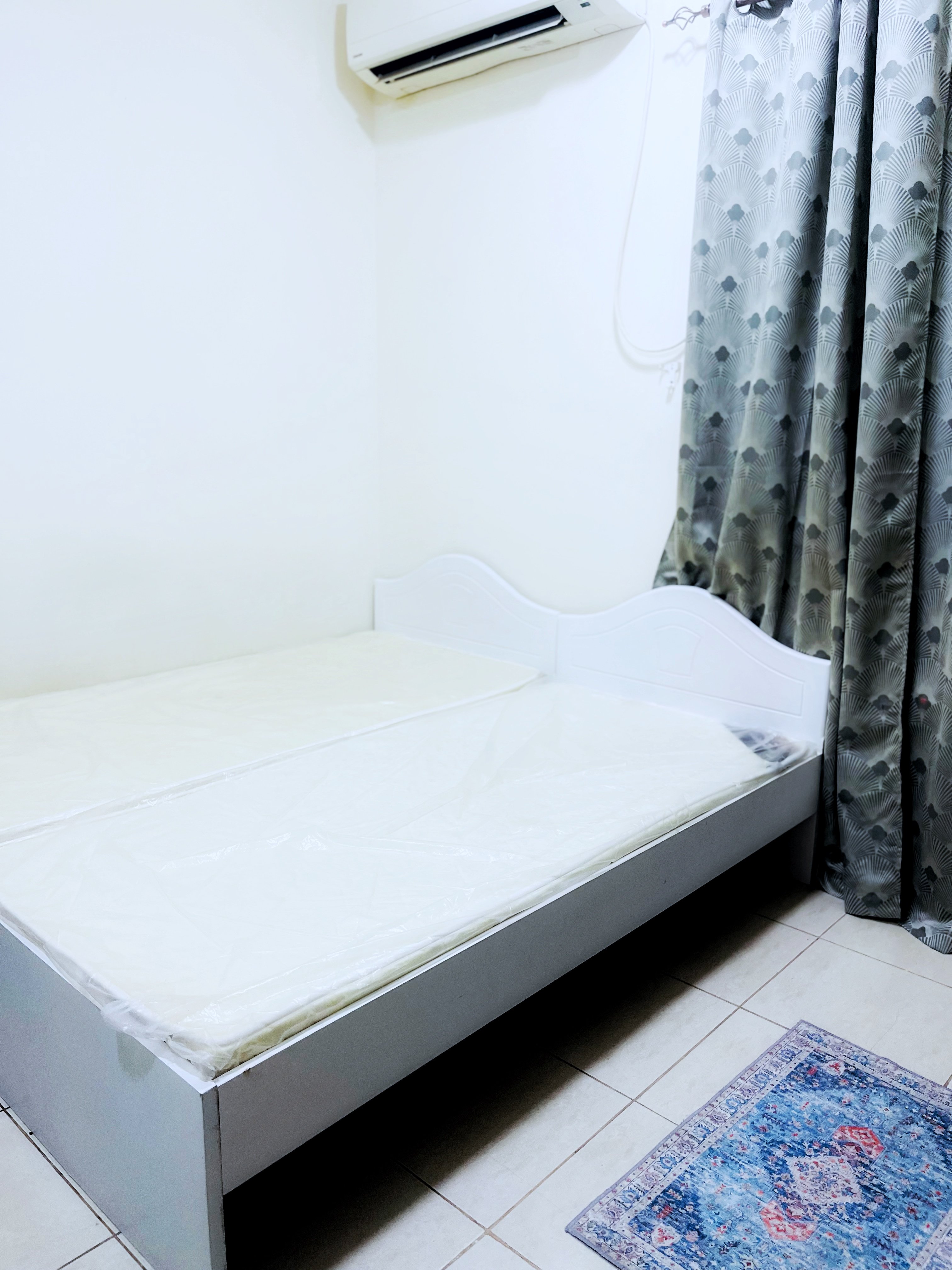 Short term used single bed with matress - Image 3