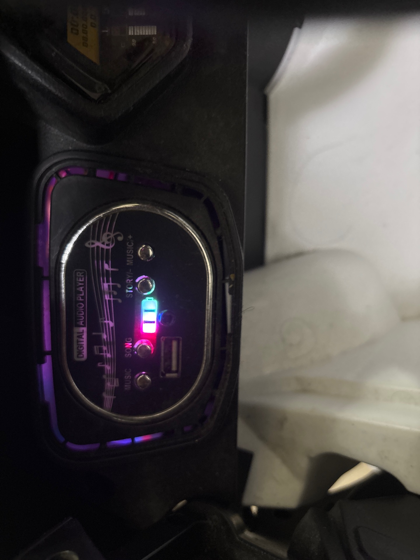 Rechargeable car toy for ride  - Image 9